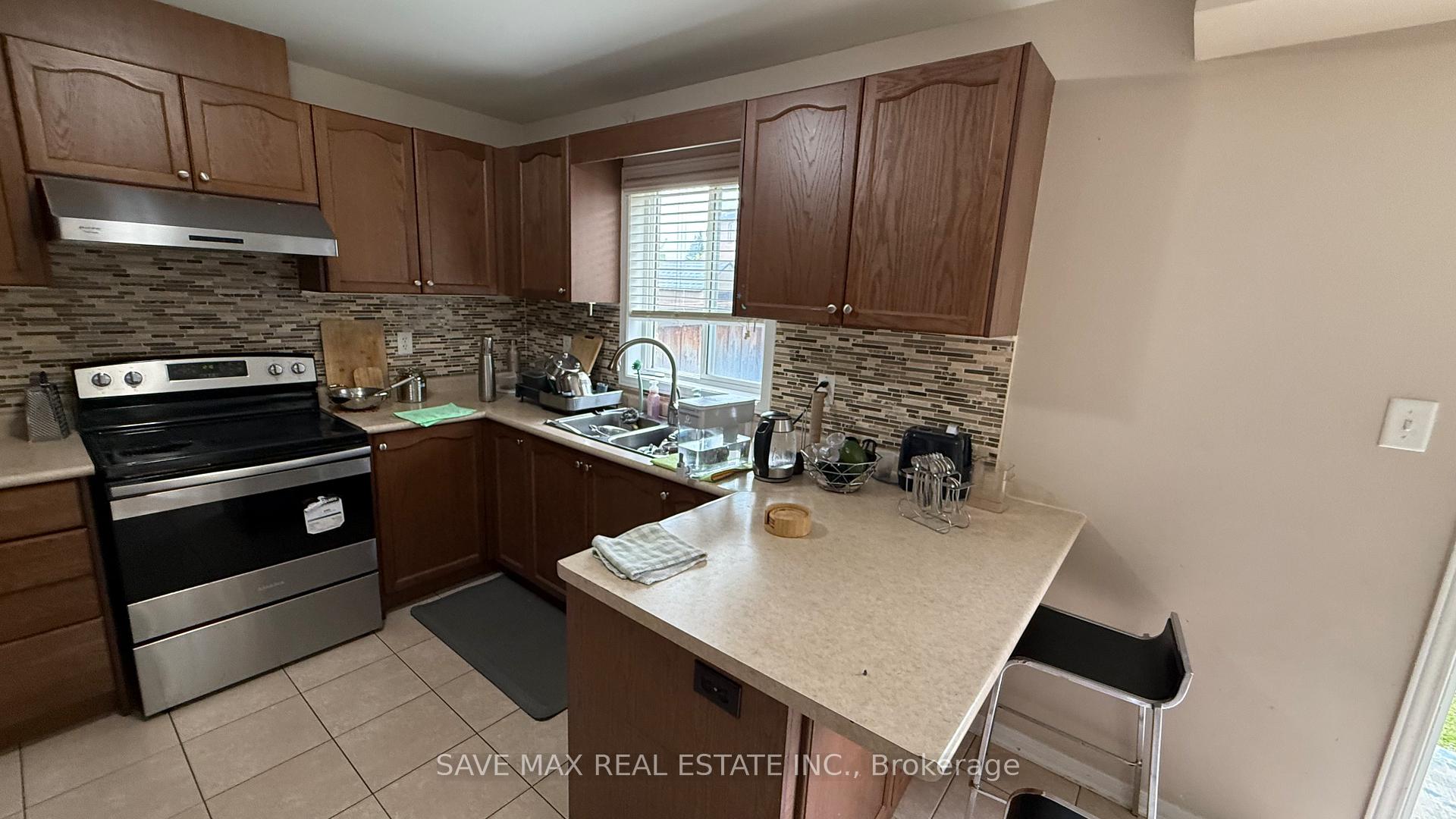 Photo 9 of 98 Sleightholme Crescent, Brampton, Bram East — HOMEH