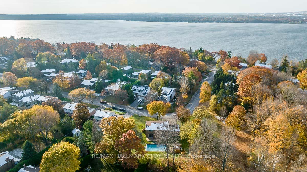 Photo 3 of 16 Garrett Crescent, Barrie, North Shore — HOMEH