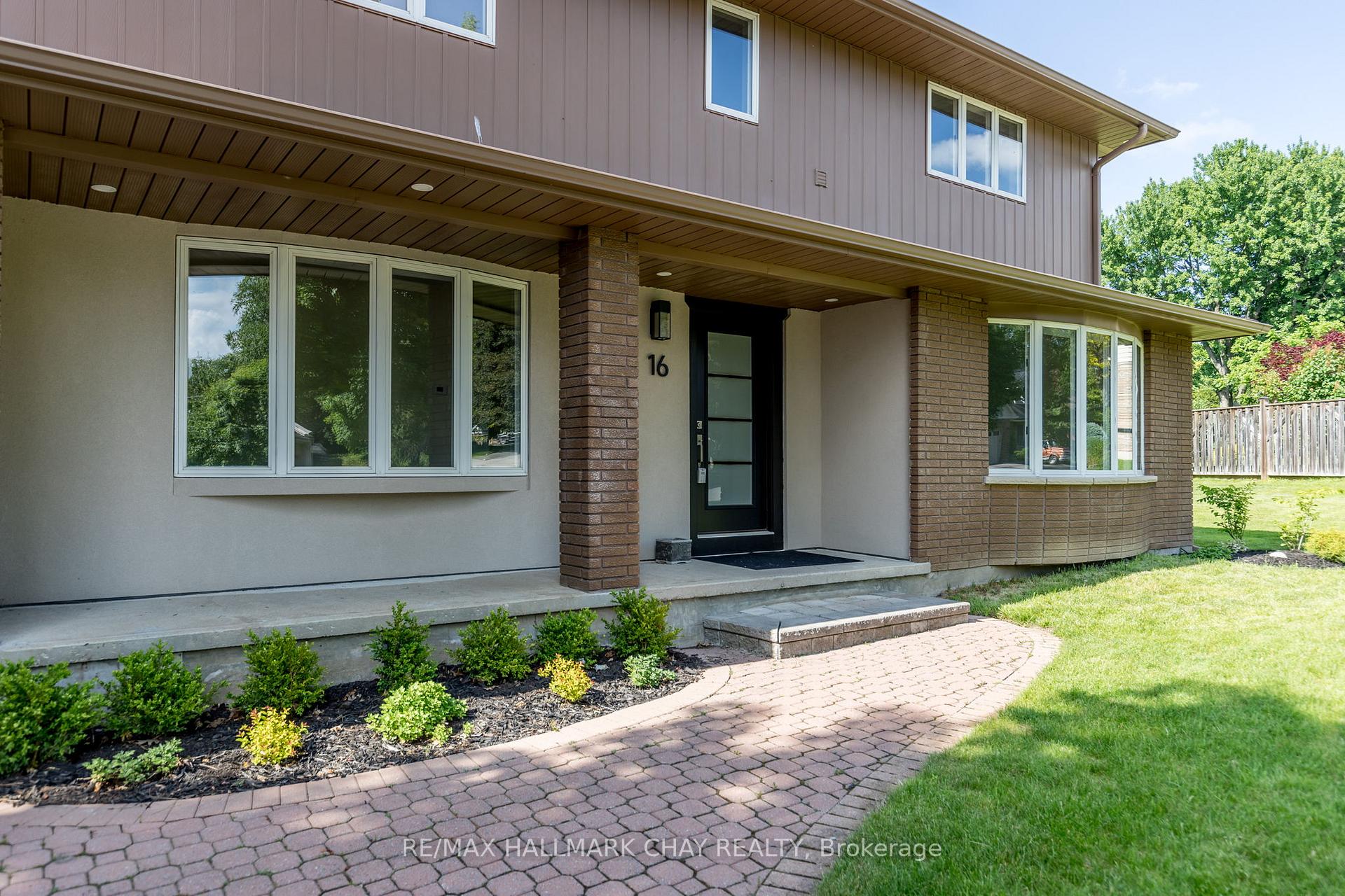 Photo 4 of 16 Garrett Crescent, Barrie, North Shore — HOMEH