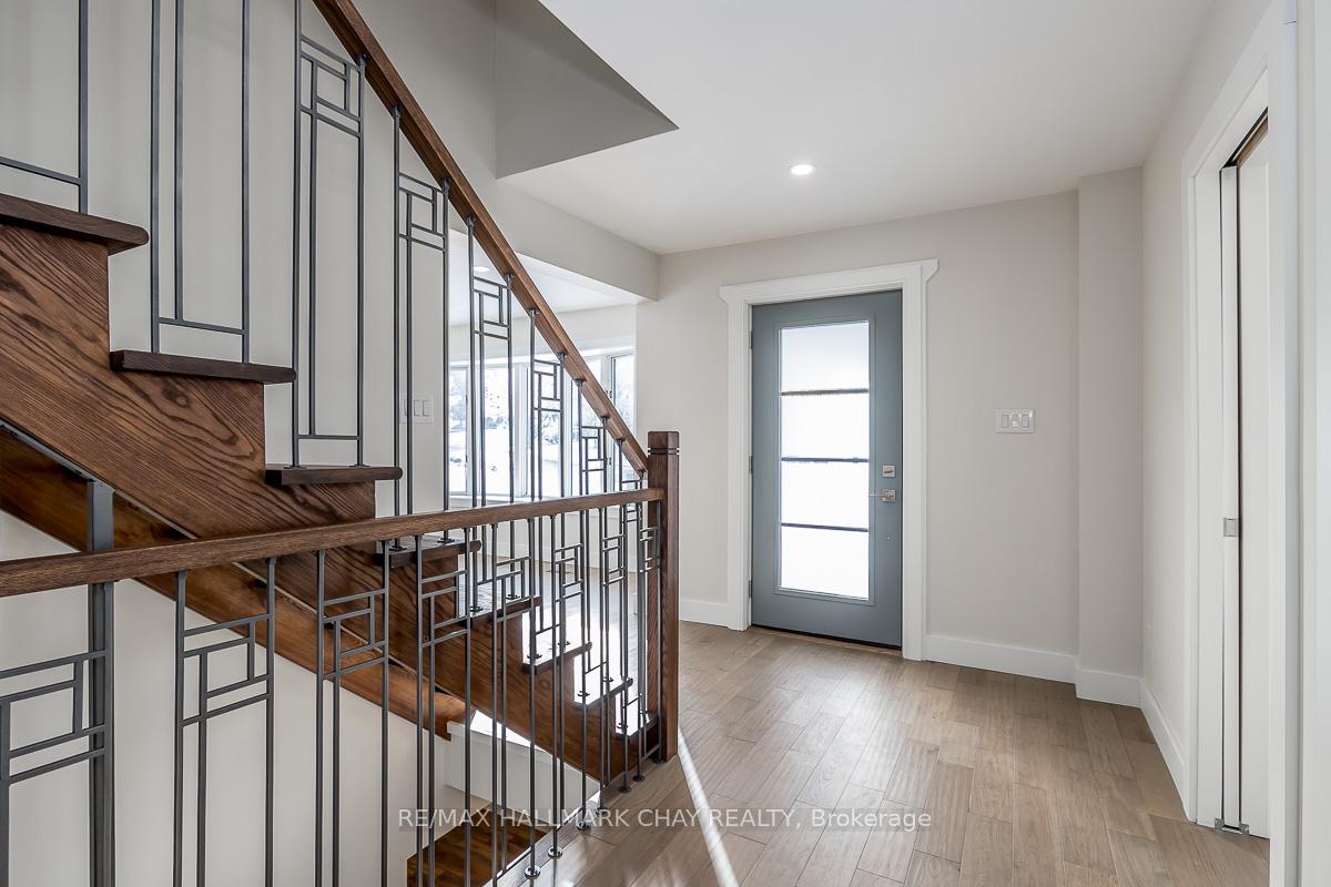 Photo 5 of 16 Garrett Crescent, Barrie, North Shore — HOMEH