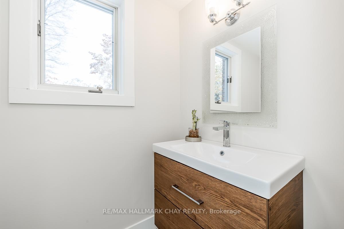 Photo 12 of 16 Garrett Crescent, Barrie, North Shore — HOMEH