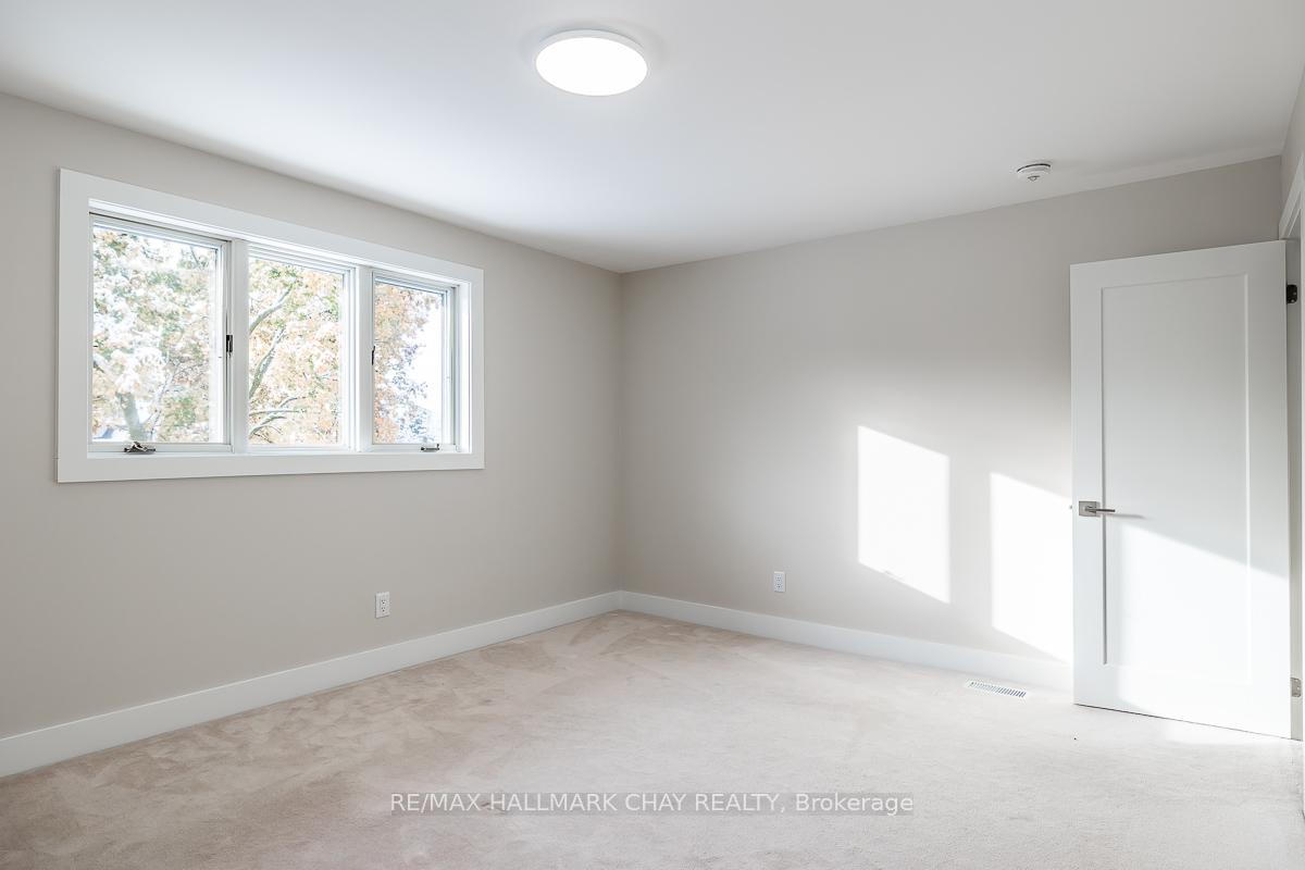Photo 18 of 16 Garrett Crescent, Barrie, North Shore — HOMEH