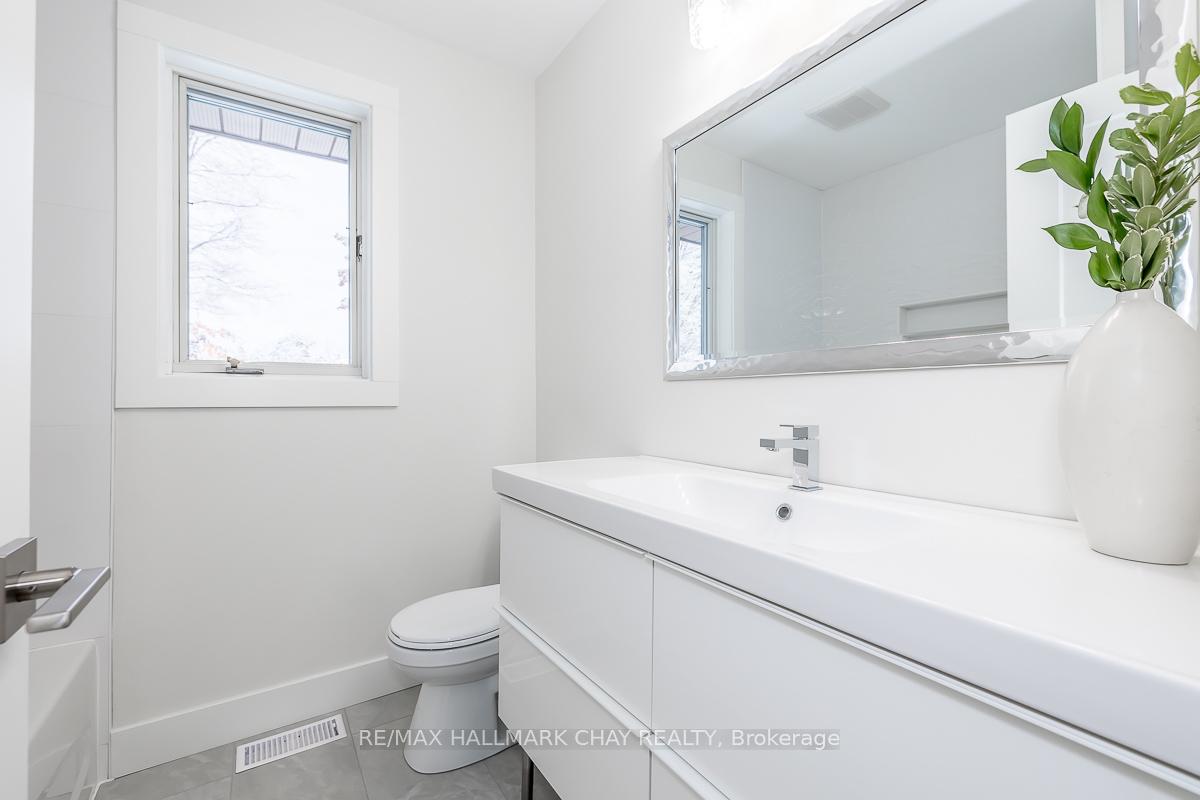 Photo 19 of 16 Garrett Crescent, Barrie, North Shore — HOMEH