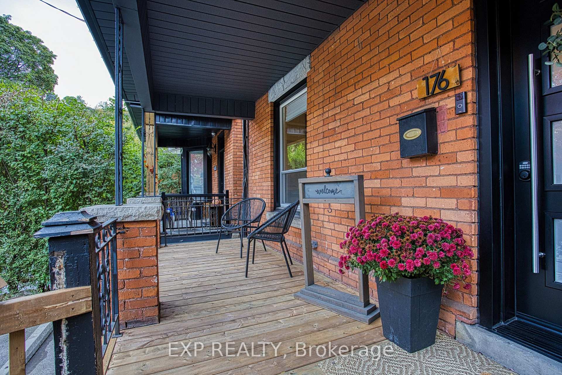 Photo 3 of 176 Emerald Street S, Hamilton, Stinson — HOMEH