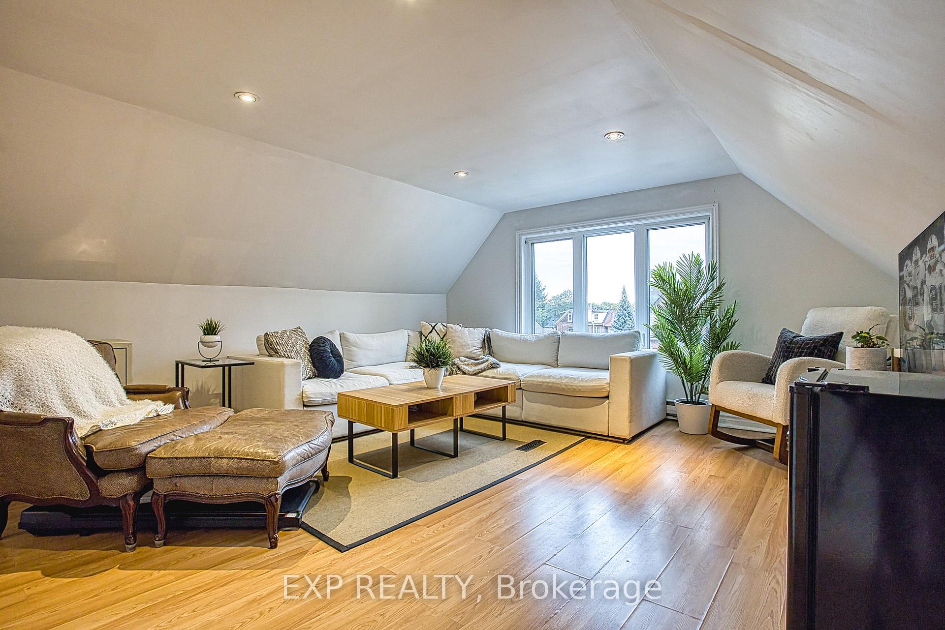 Photo 23 of 176 Emerald Street S, Hamilton, Stinson — HOMEH