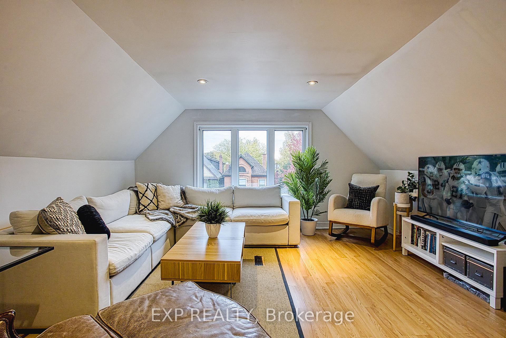 Photo 24 of 176 Emerald Street S, Hamilton, Stinson — HOMEH