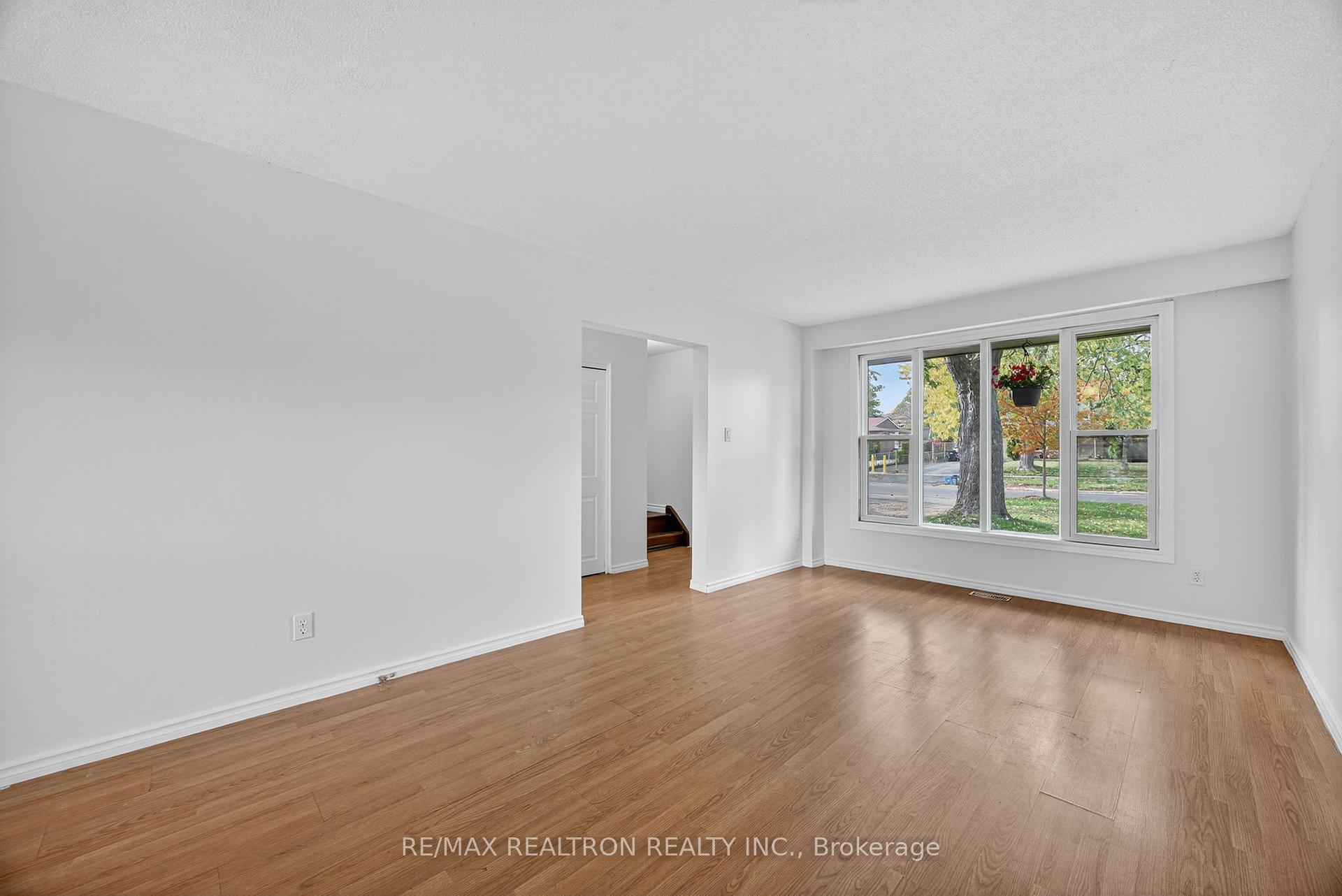Photo 10 of 125 Daphne Crescent, Barrie, Cundles East — HOMEH