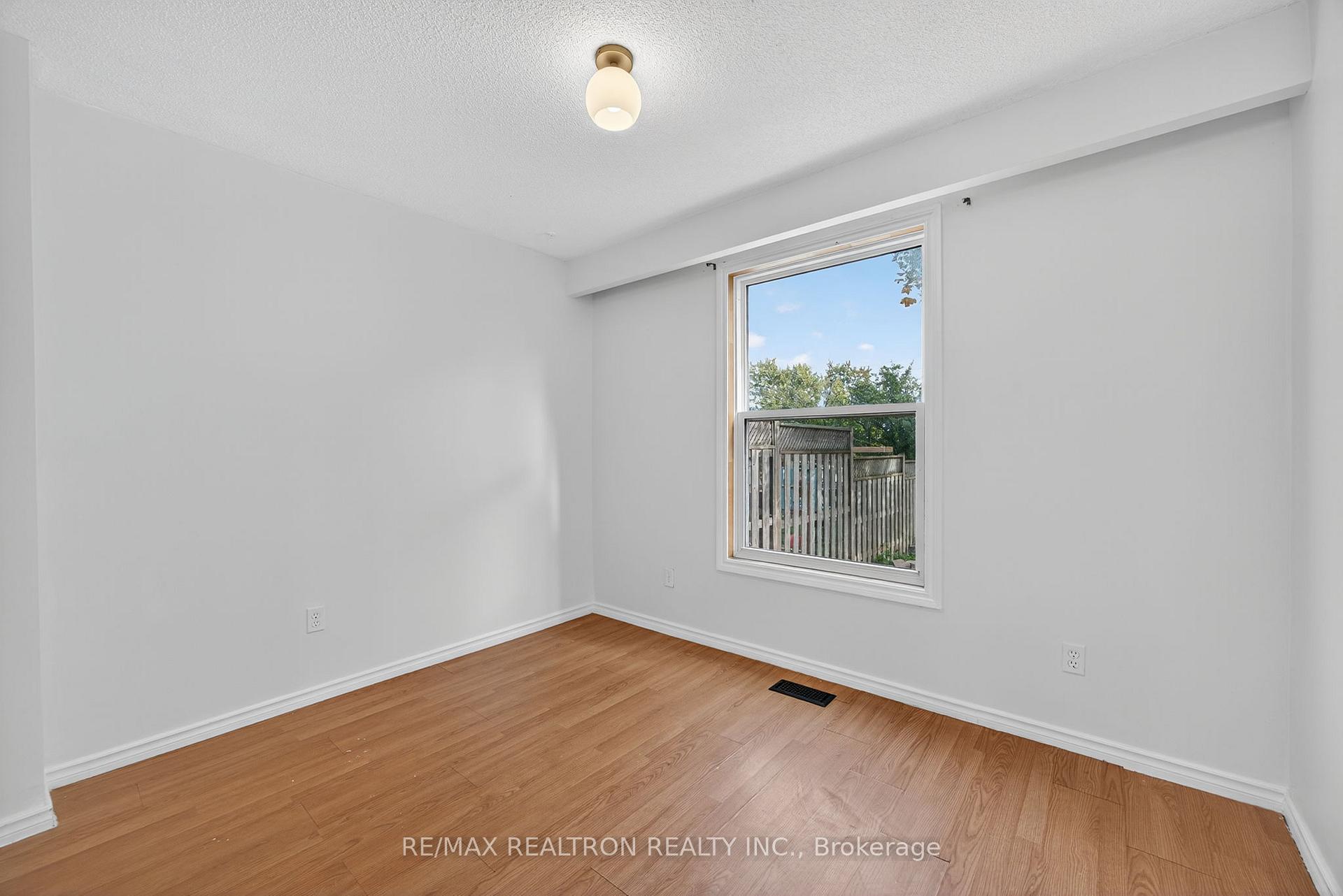 Photo 16 of 125 Daphne Crescent, Barrie, Cundles East — HOMEH