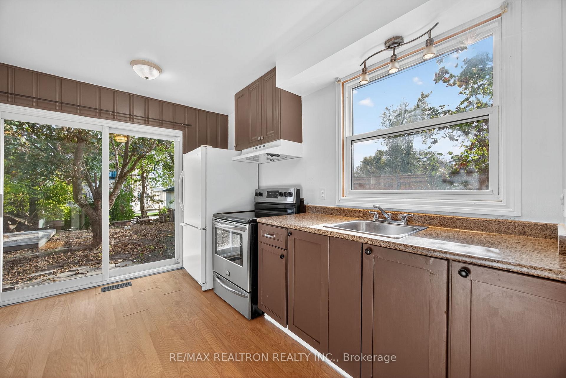 Photo 18 of 125 Daphne Crescent, Barrie, Cundles East — HOMEH