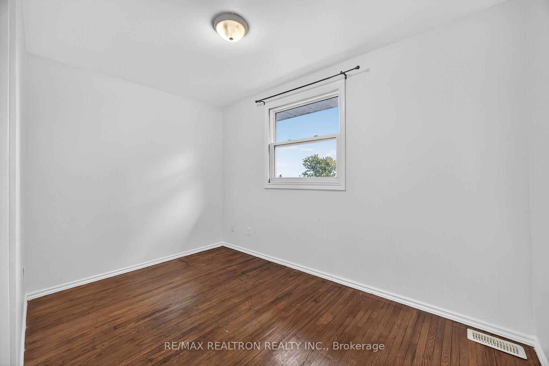 Photo 28 of 125 Daphne Crescent, Barrie, Cundles East — HOMEH