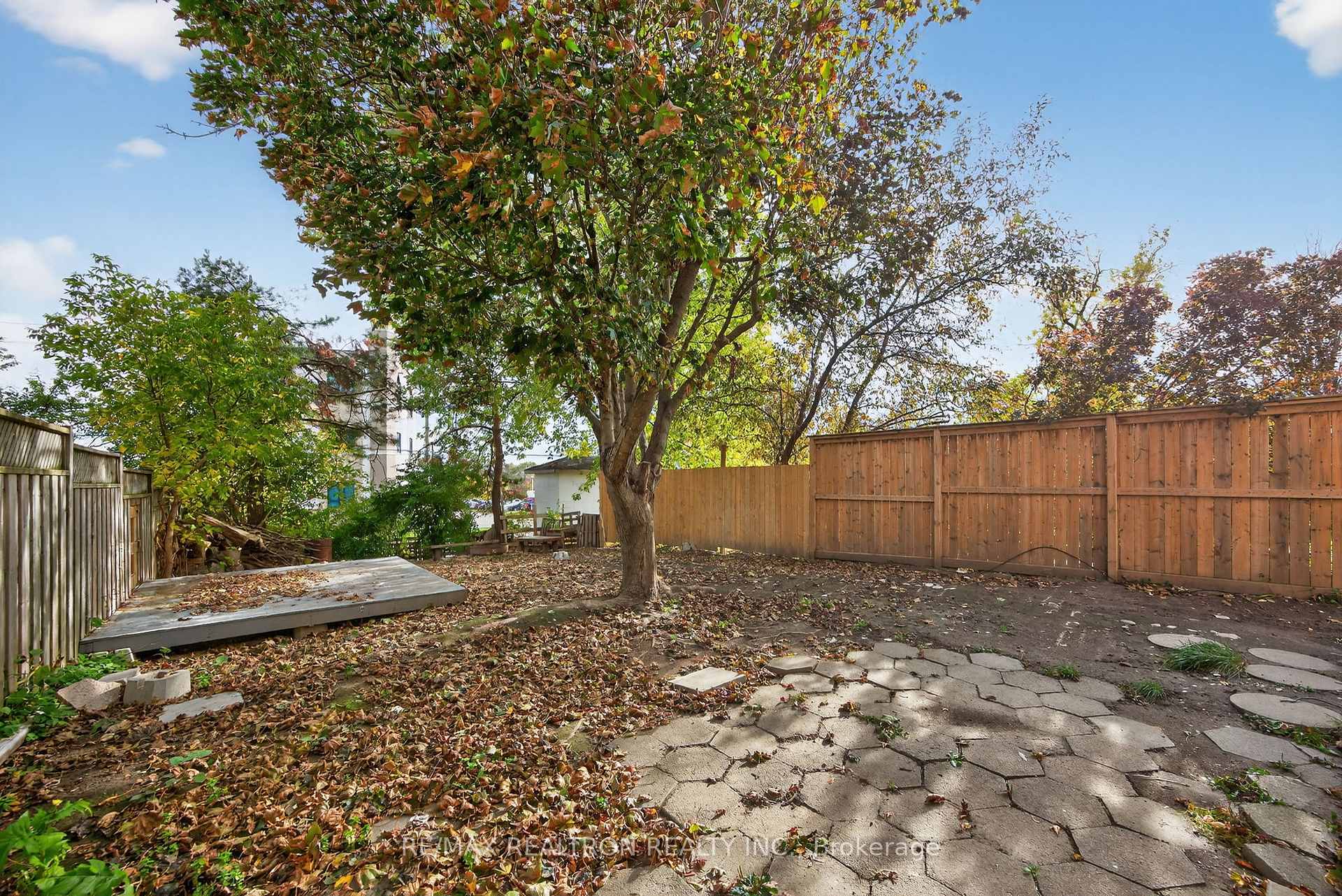 Photo 36 of 125 Daphne Crescent, Barrie, Cundles East — HOMEH