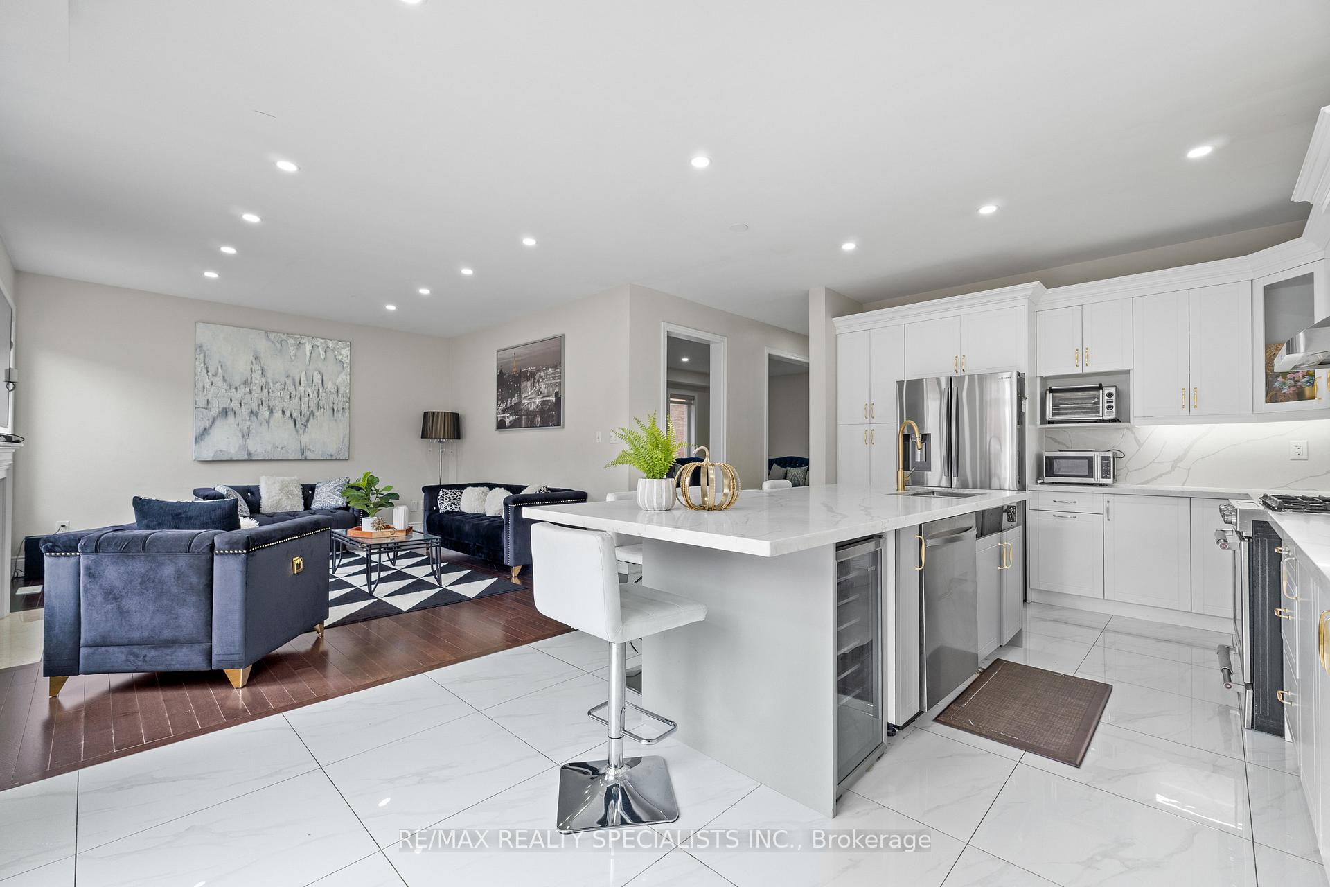 Photo 6 of 60 Vanwood Crescent, Brampton, Vales of Castlemore — HOMEH