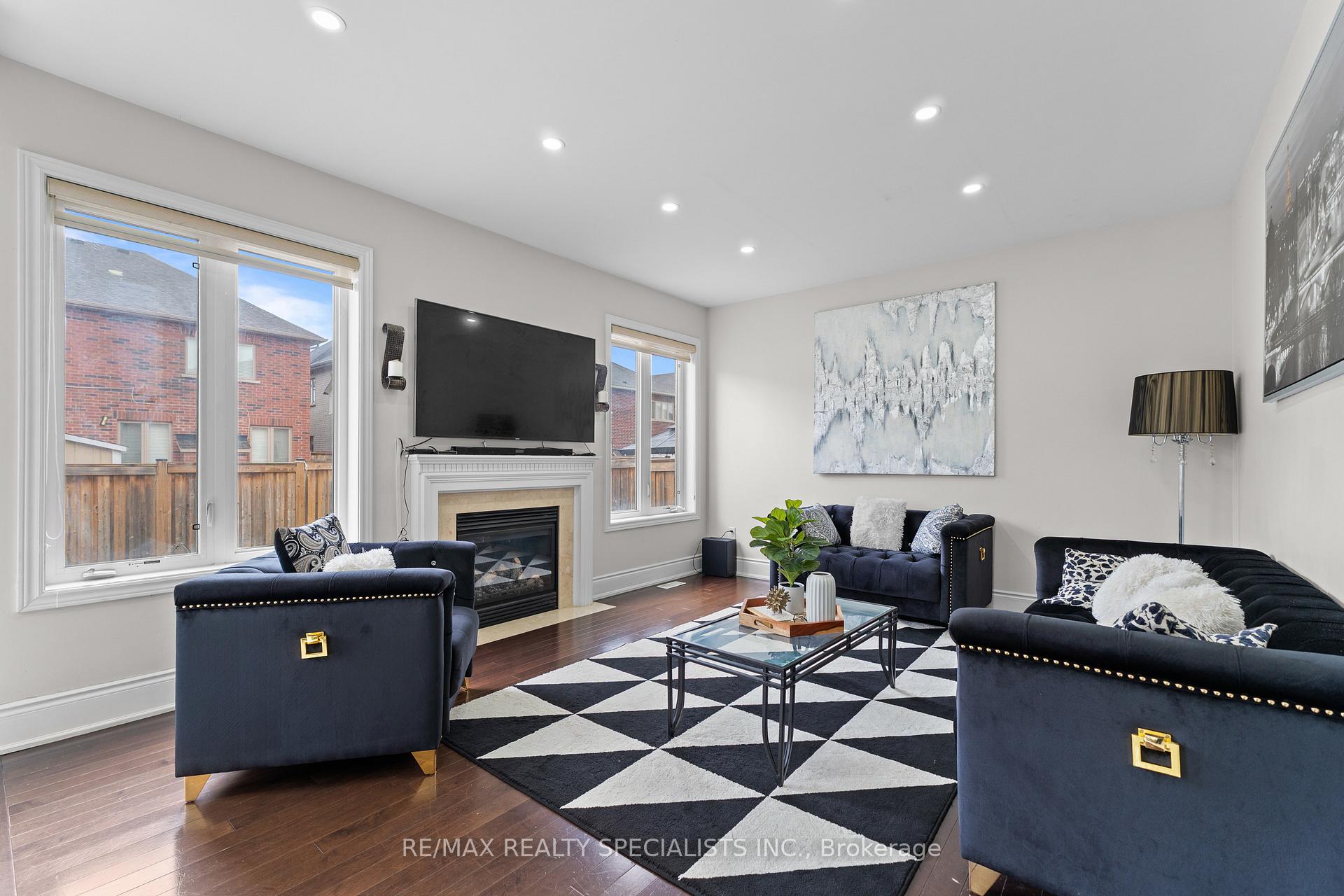Photo 7 of 60 Vanwood Crescent, Brampton, Vales of Castlemore — HOMEH