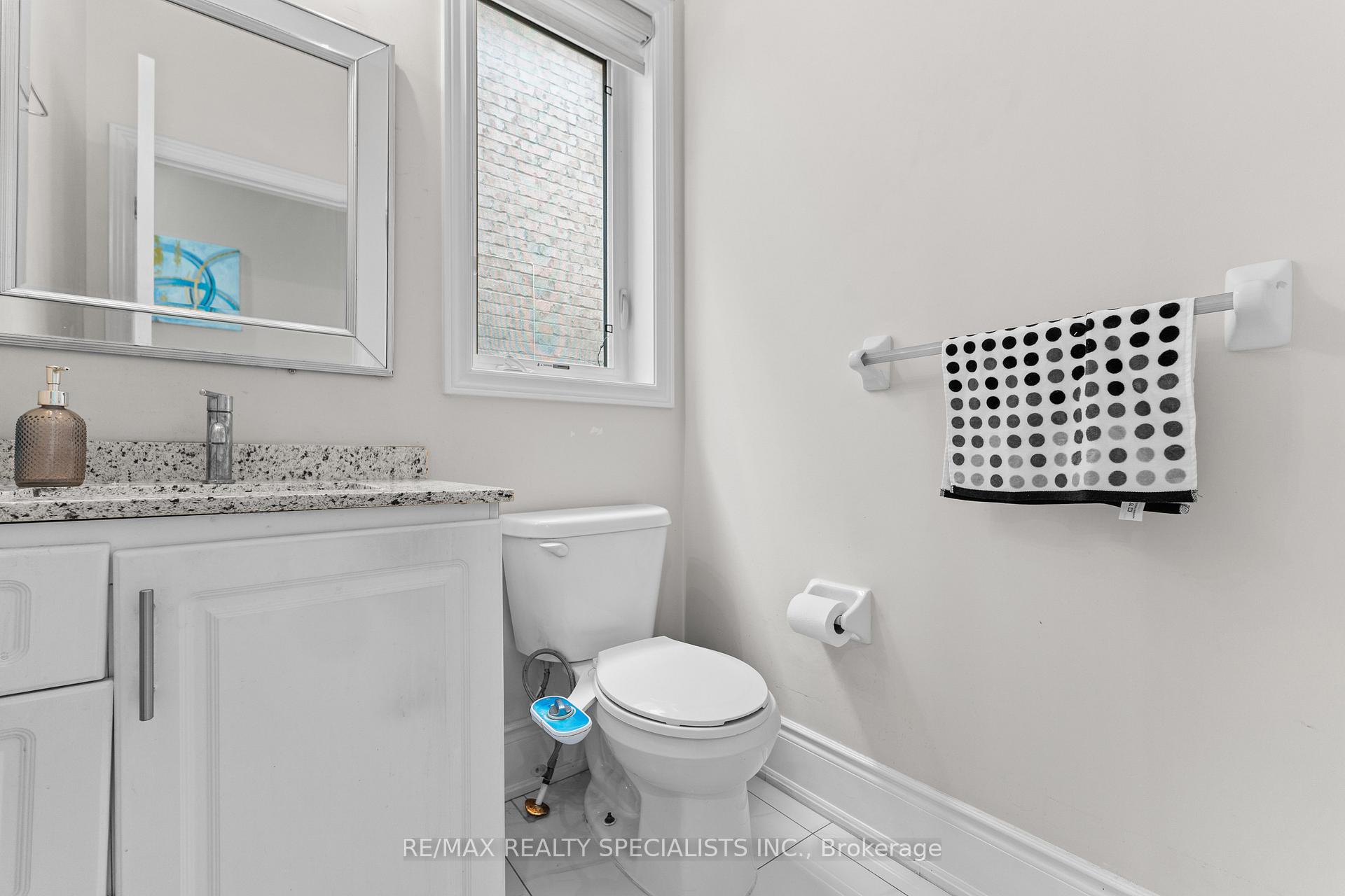 Photo 3 of 60 Vanwood Crescent, Brampton, Vales of Castlemore — HOMEH