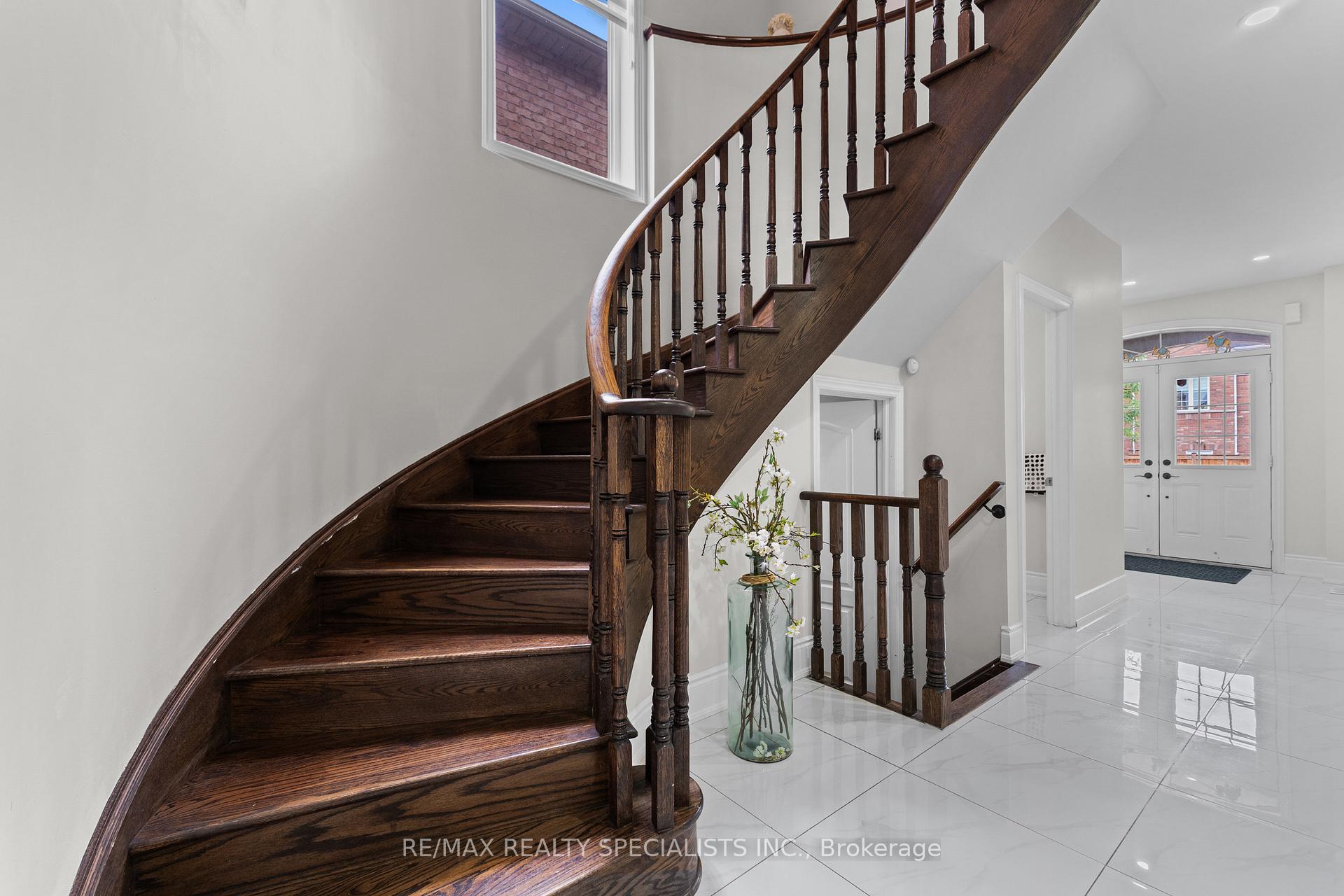 Photo 8 of 60 Vanwood Crescent, Brampton, Vales of Castlemore — HOMEH