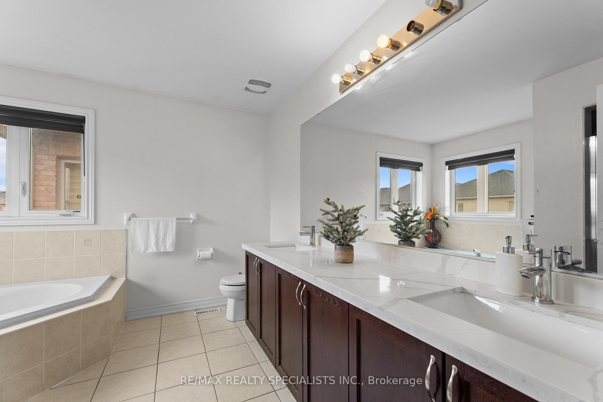 Photo 17 of 60 Vanwood Crescent, Brampton, Vales of Castlemore — HOMEH