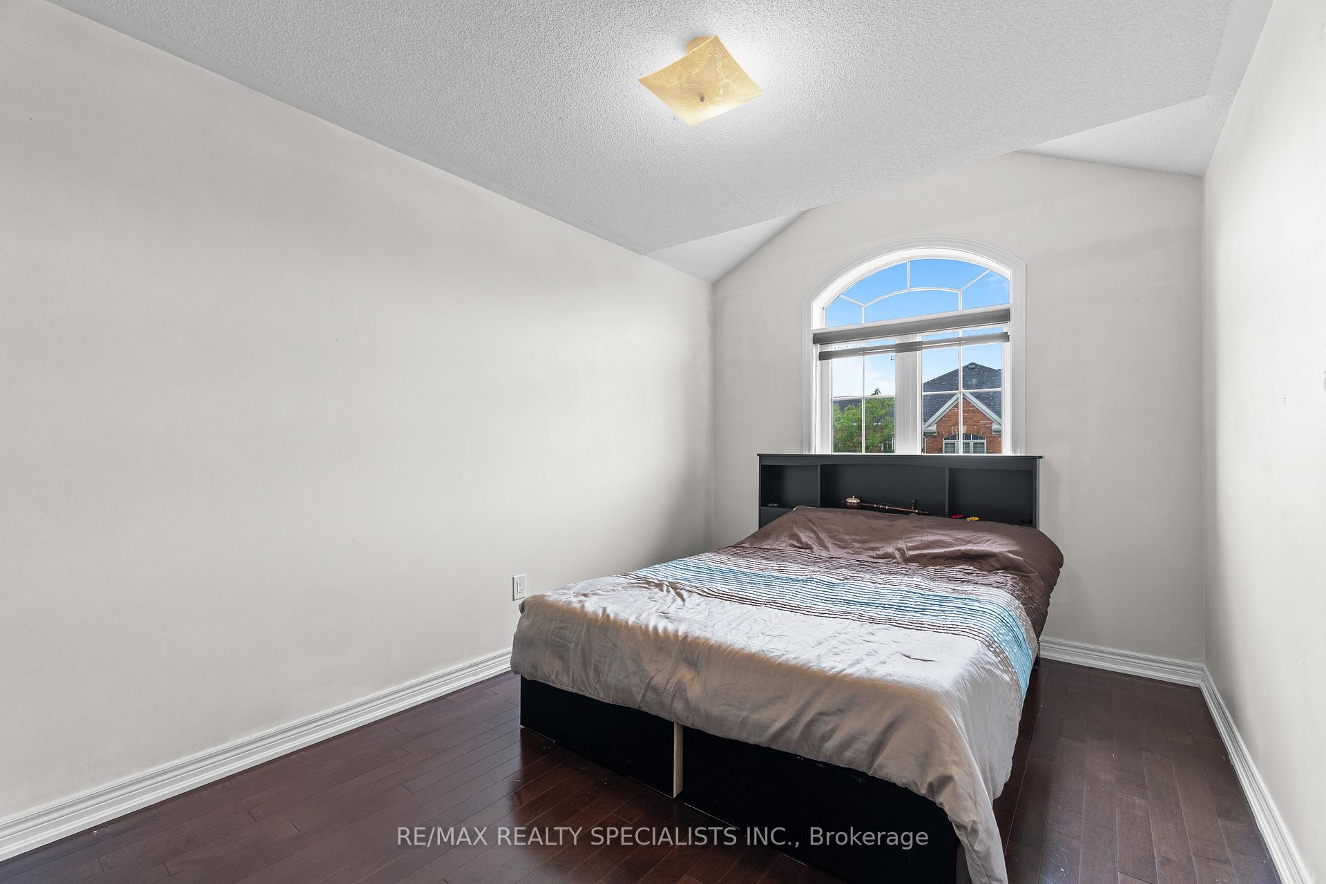 Photo 24 of 60 Vanwood Crescent, Brampton, Vales of Castlemore — HOMEH