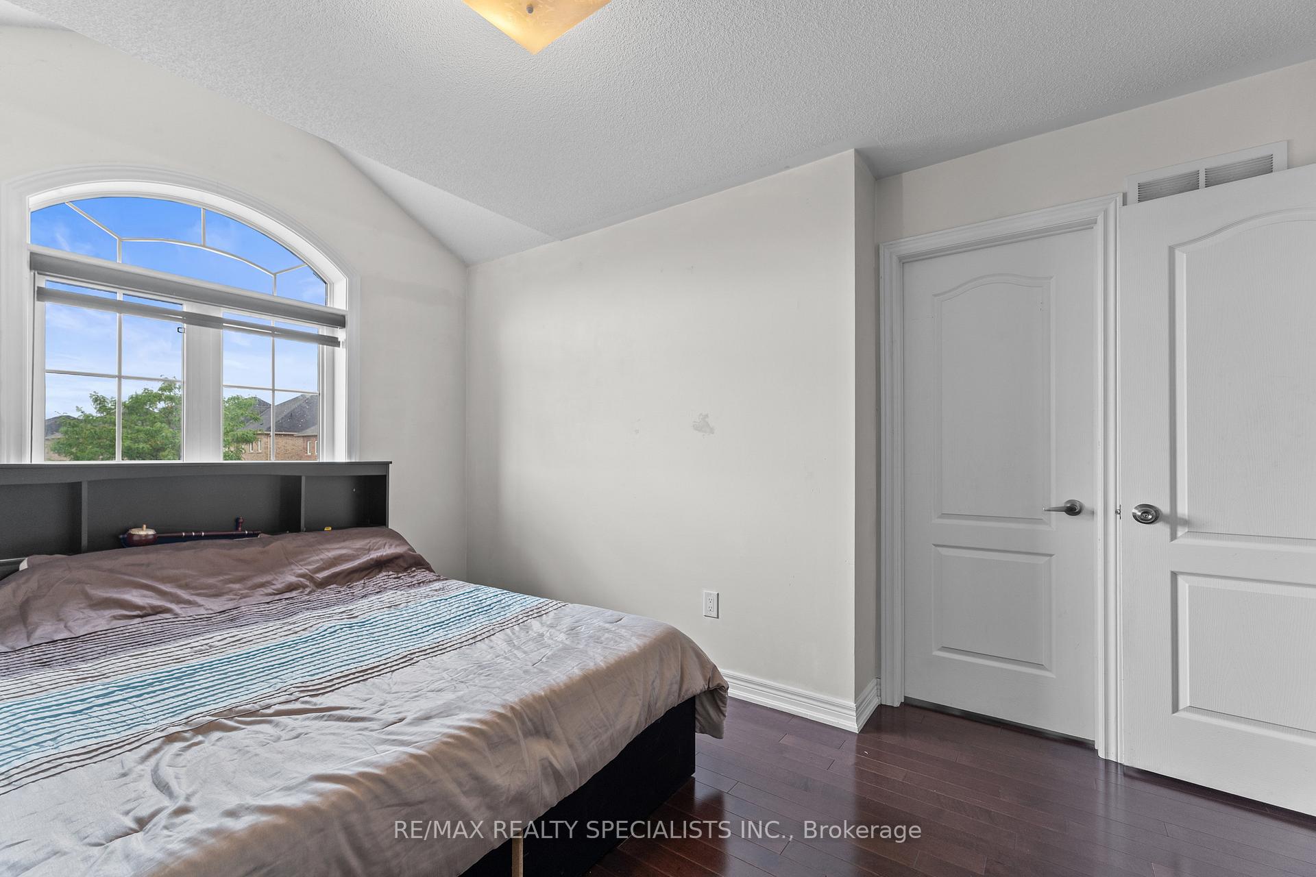 Photo 9 of 60 Vanwood Crescent, Brampton, Vales of Castlemore — HOMEH