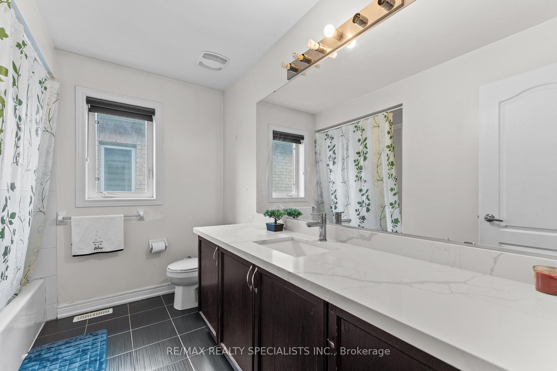 Photo 11 of 60 Vanwood Crescent, Brampton, Vales of Castlemore — HOMEH