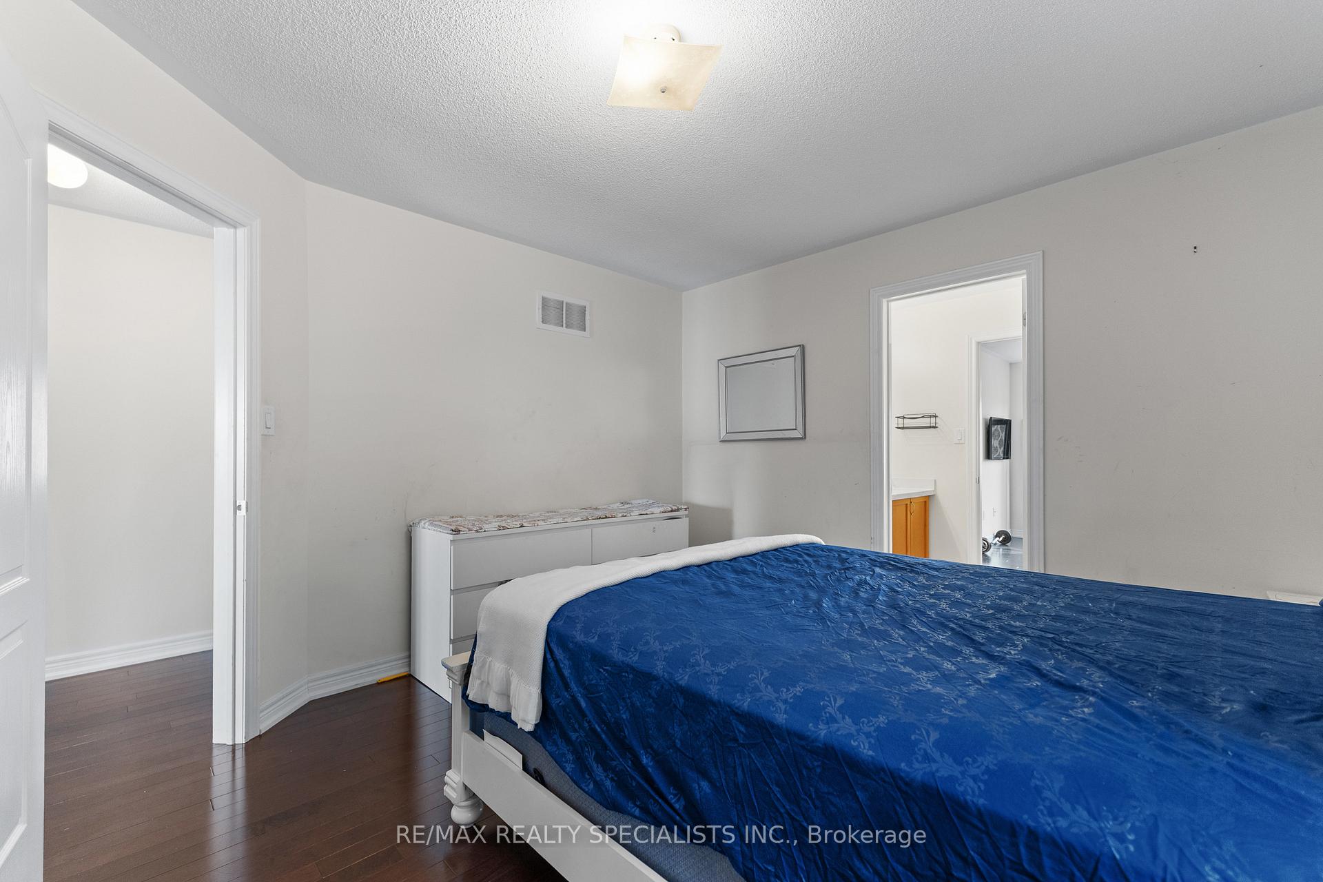 Photo 13 of 60 Vanwood Crescent, Brampton, Vales of Castlemore — HOMEH