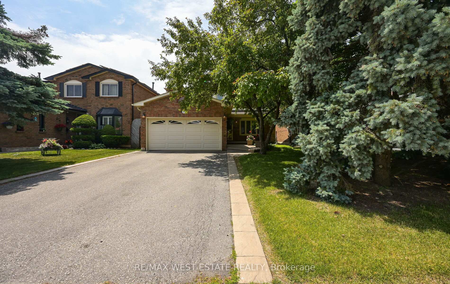 Photo 2 of 237 Vodden Street W, Brampton, Brampton West — HOMEH