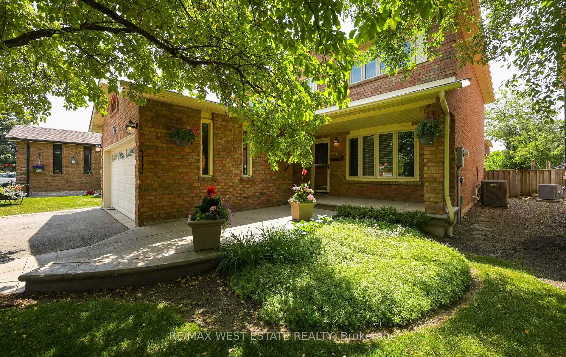 Photo 4 of 237 Vodden Street W, Brampton, Brampton West — HOMEH