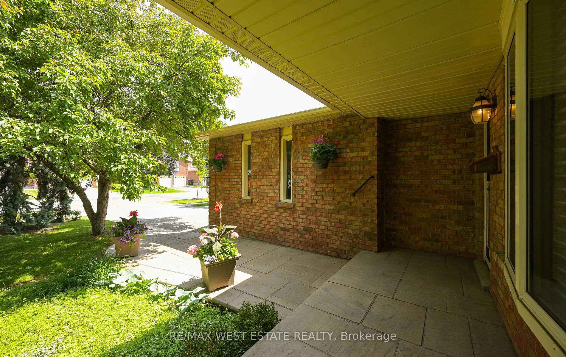Photo 19 of 237 Vodden Street W, Brampton, Brampton West — HOMEH