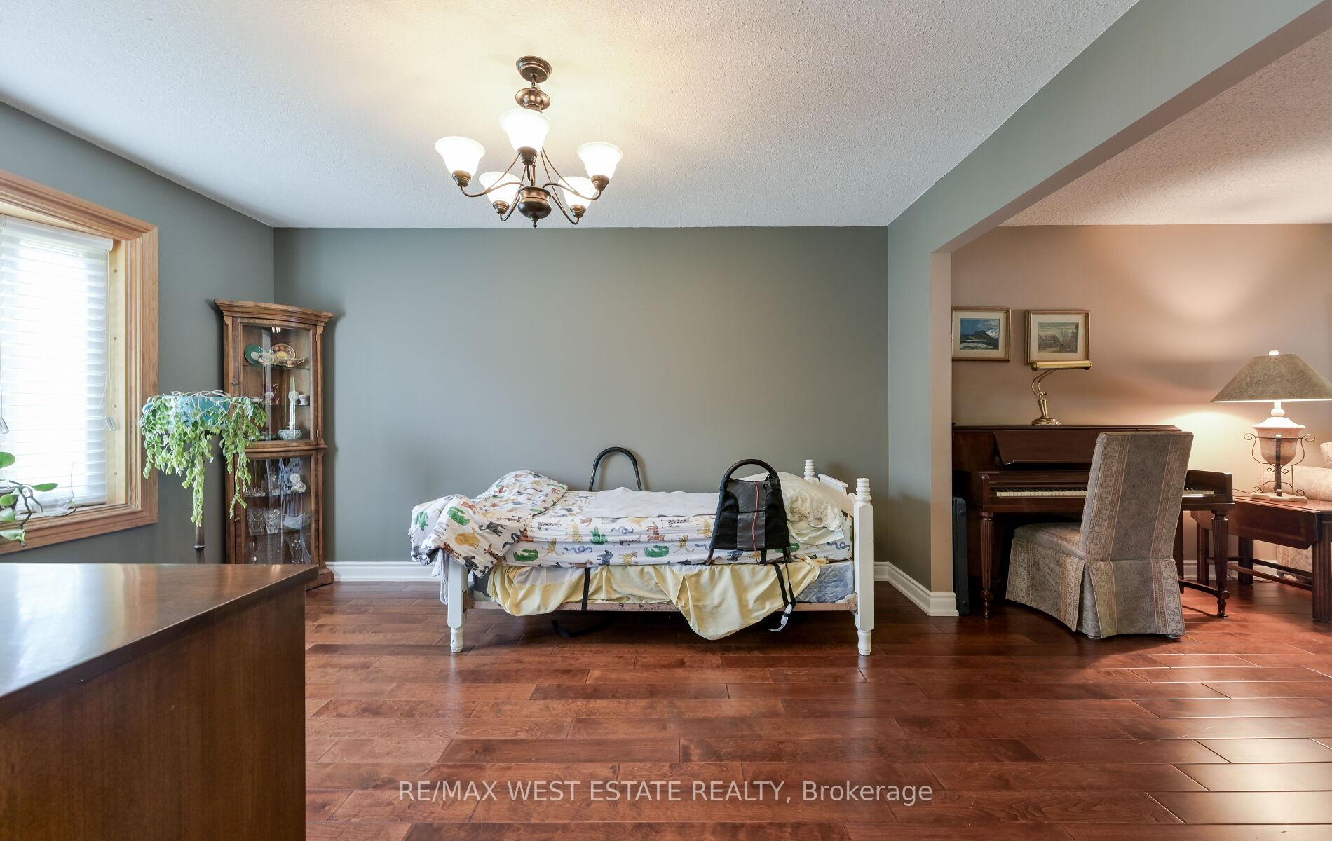 Photo 3 of 237 Vodden Street W, Brampton, Brampton West — HOMEH