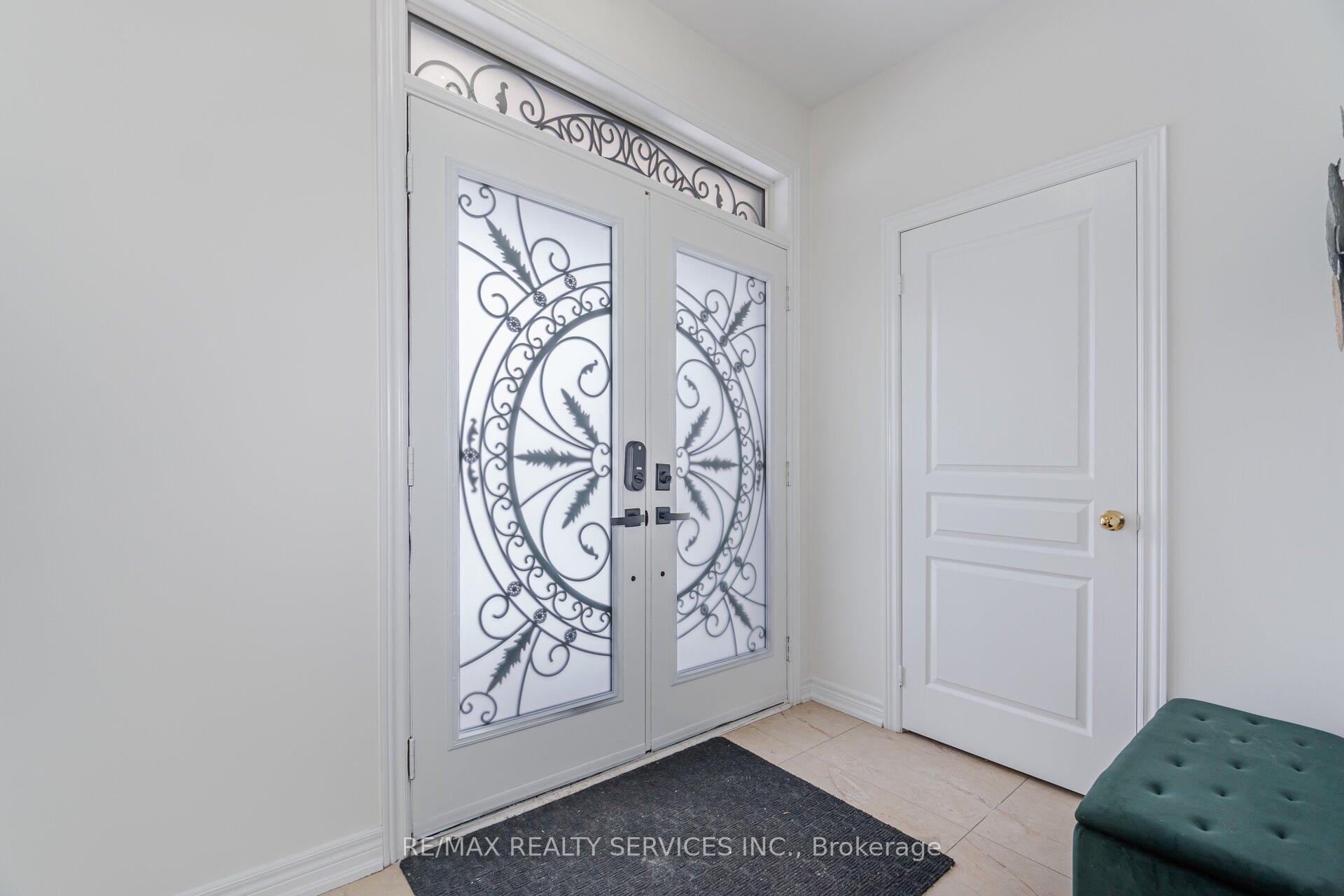 Photo 2 of 71 Vanderpool Crescent, Brampton, Bram East — HOMEH