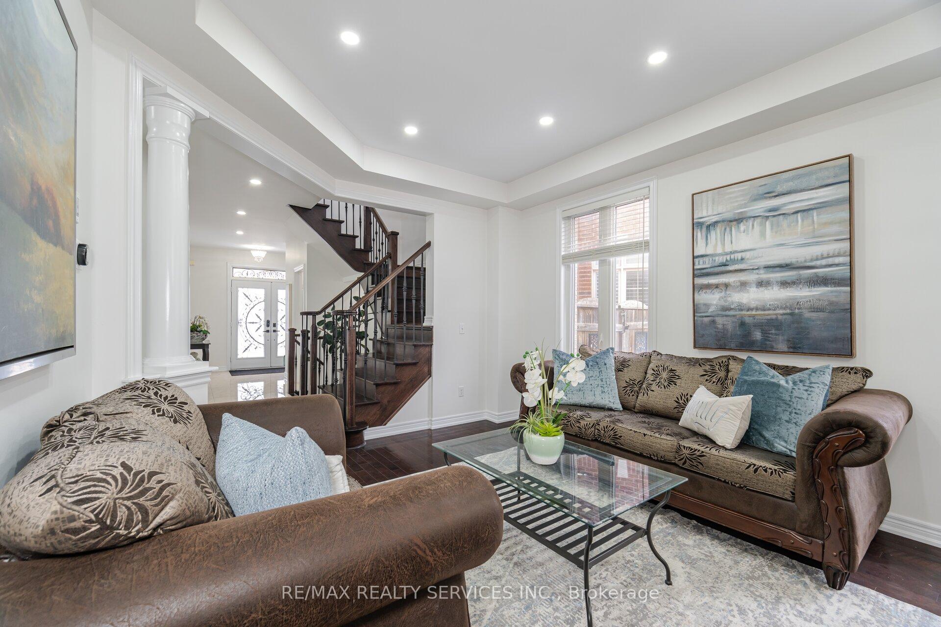 Photo 4 of 71 Vanderpool Crescent, Brampton, Bram East — HOMEH