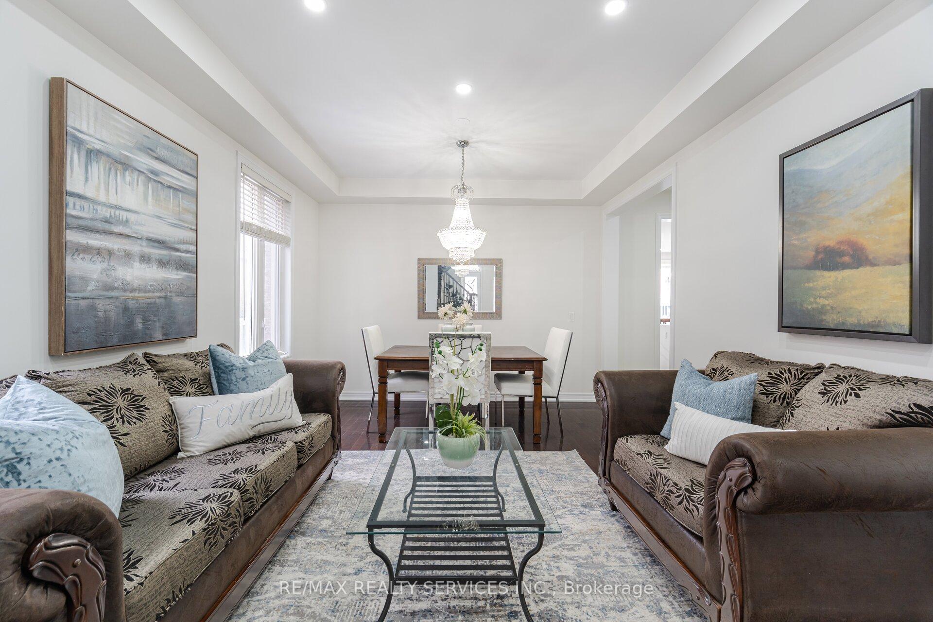 Photo 3 of 71 Vanderpool Crescent, Brampton, Bram East — HOMEH
