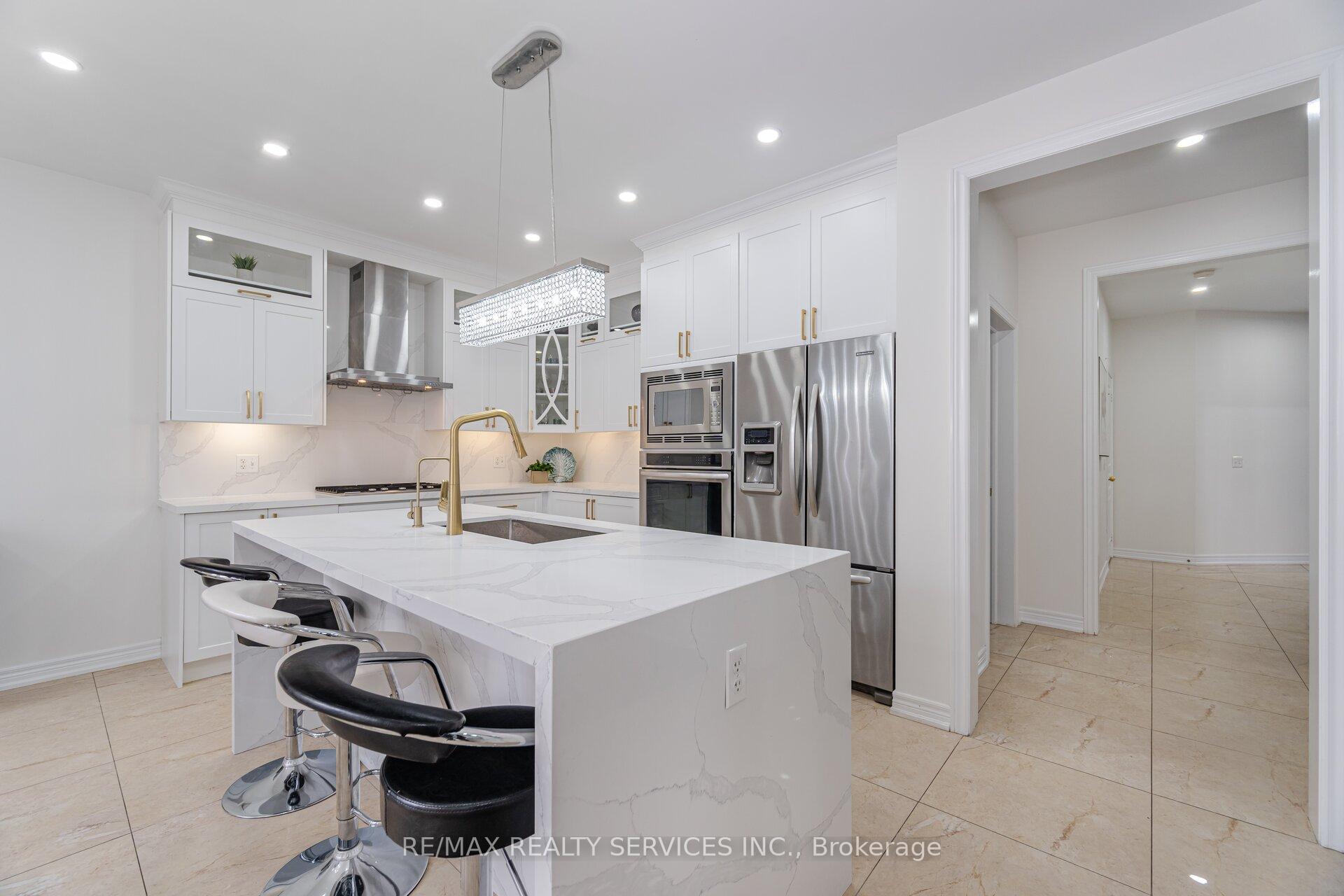 Photo 7 of 71 Vanderpool Crescent, Brampton, Bram East — HOMEH