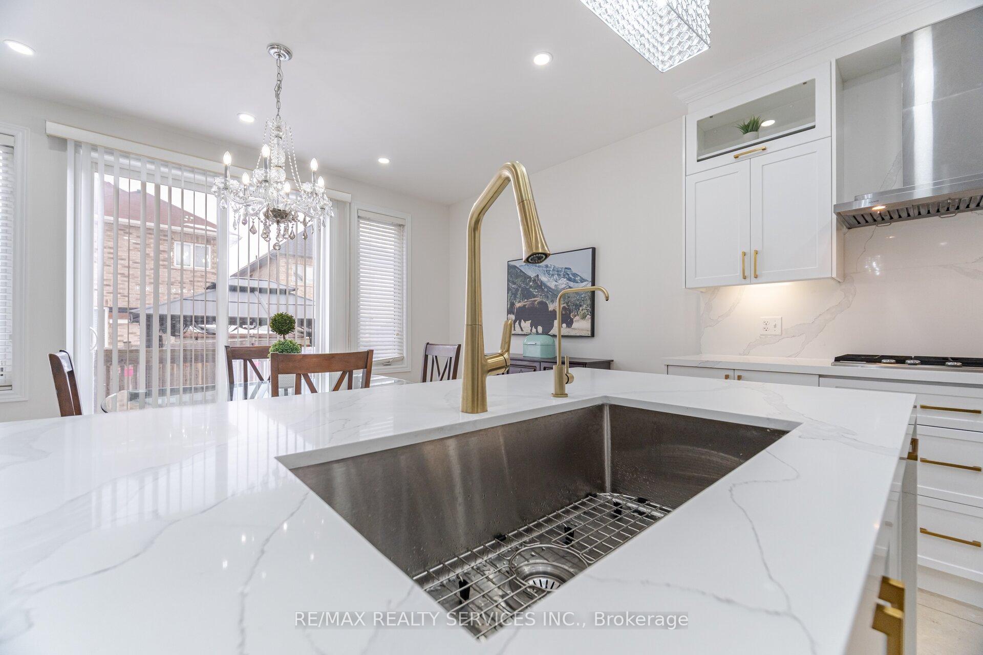 Photo 16 of 71 Vanderpool Crescent, Brampton, Bram East — HOMEH