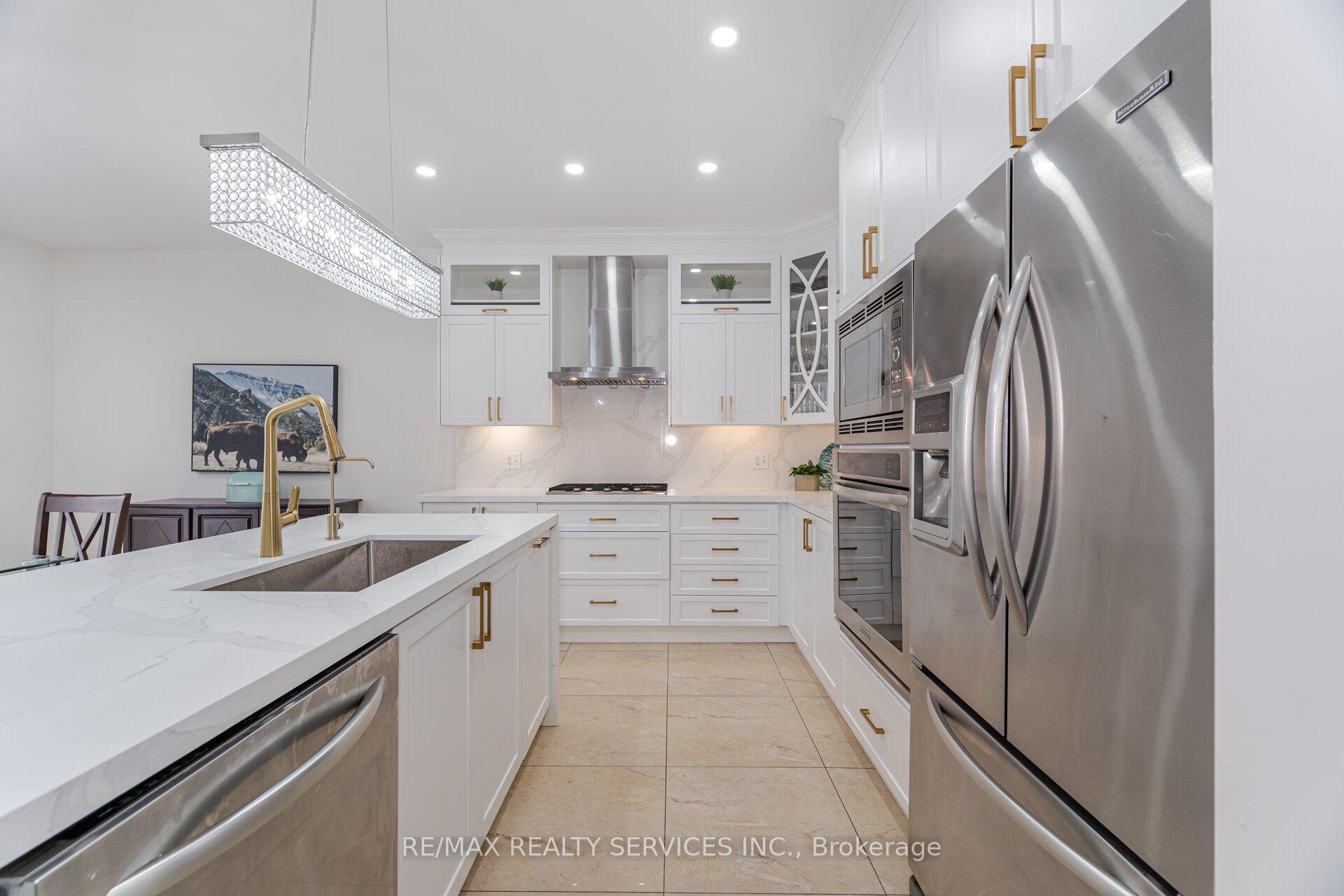 Photo 8 of 71 Vanderpool Crescent, Brampton, Bram East — HOMEH