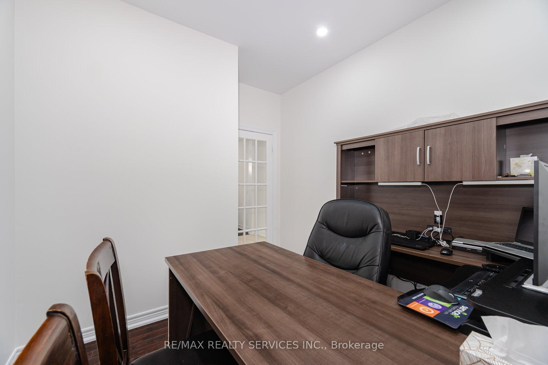 Photo 11 of 71 Vanderpool Crescent, Brampton, Bram East — HOMEH