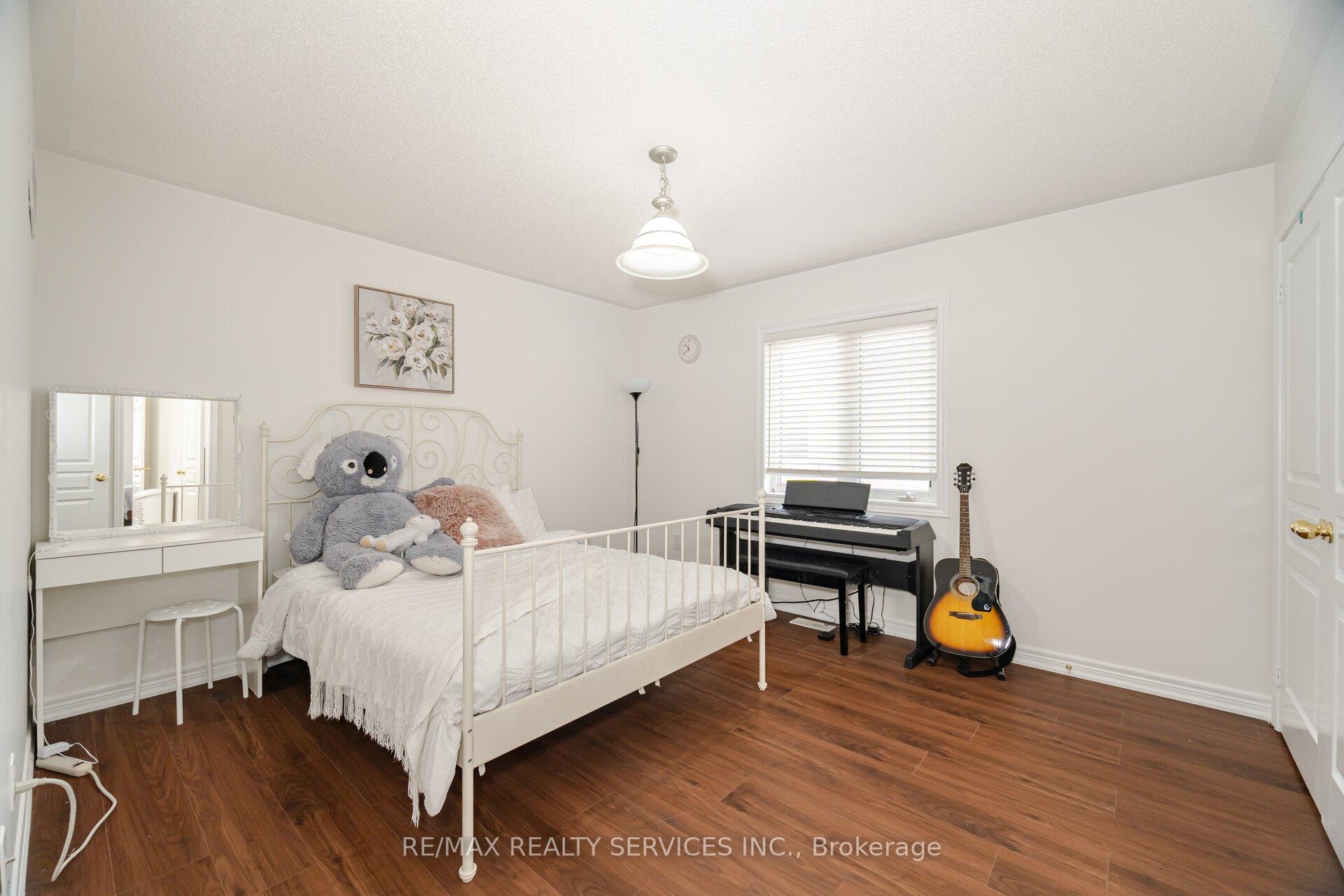 Photo 21 of 71 Vanderpool Crescent, Brampton, Bram East — HOMEH