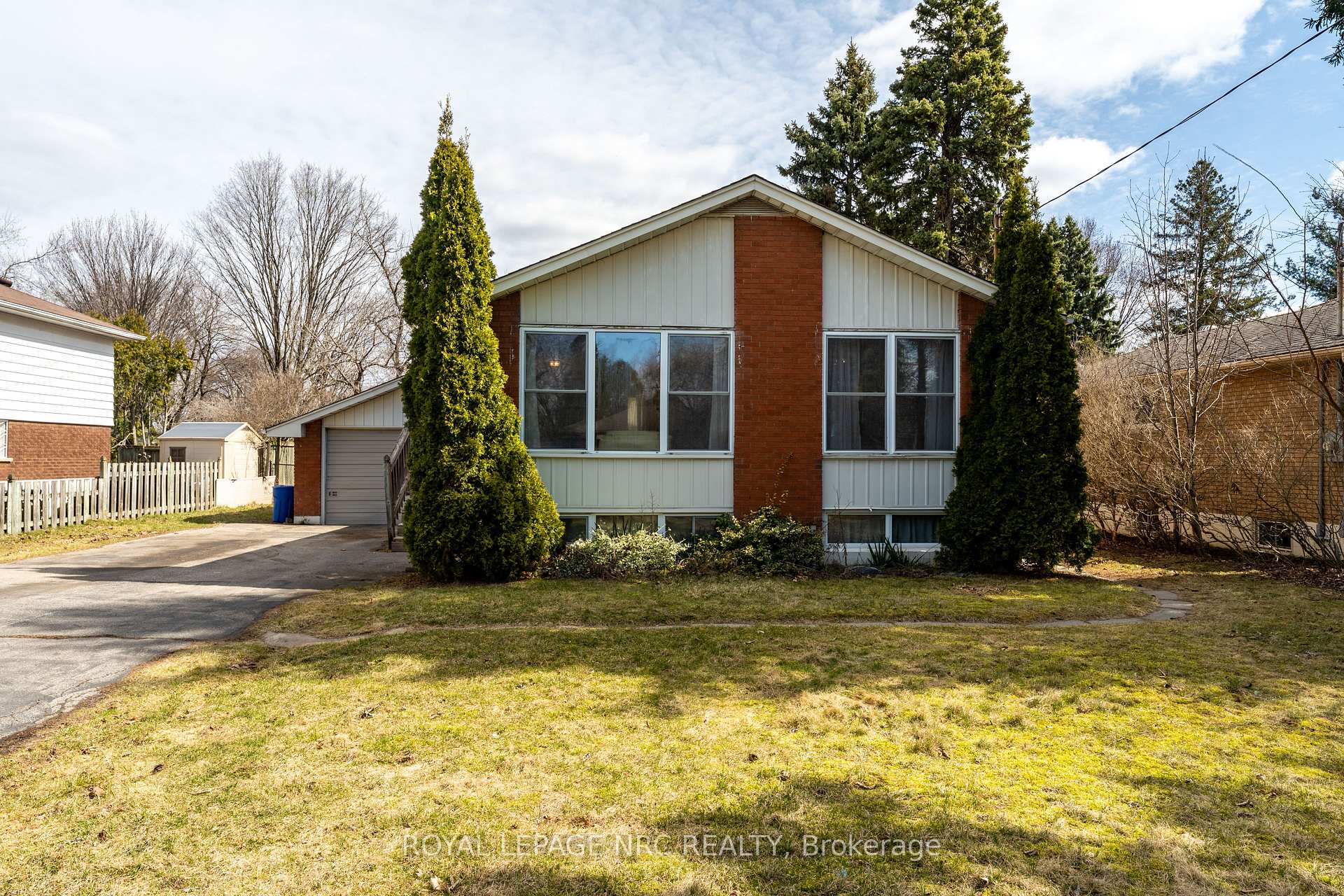 Photo 1 of 1053 Maplehurst Avenue, Burlington, LaSalle — HOMEH