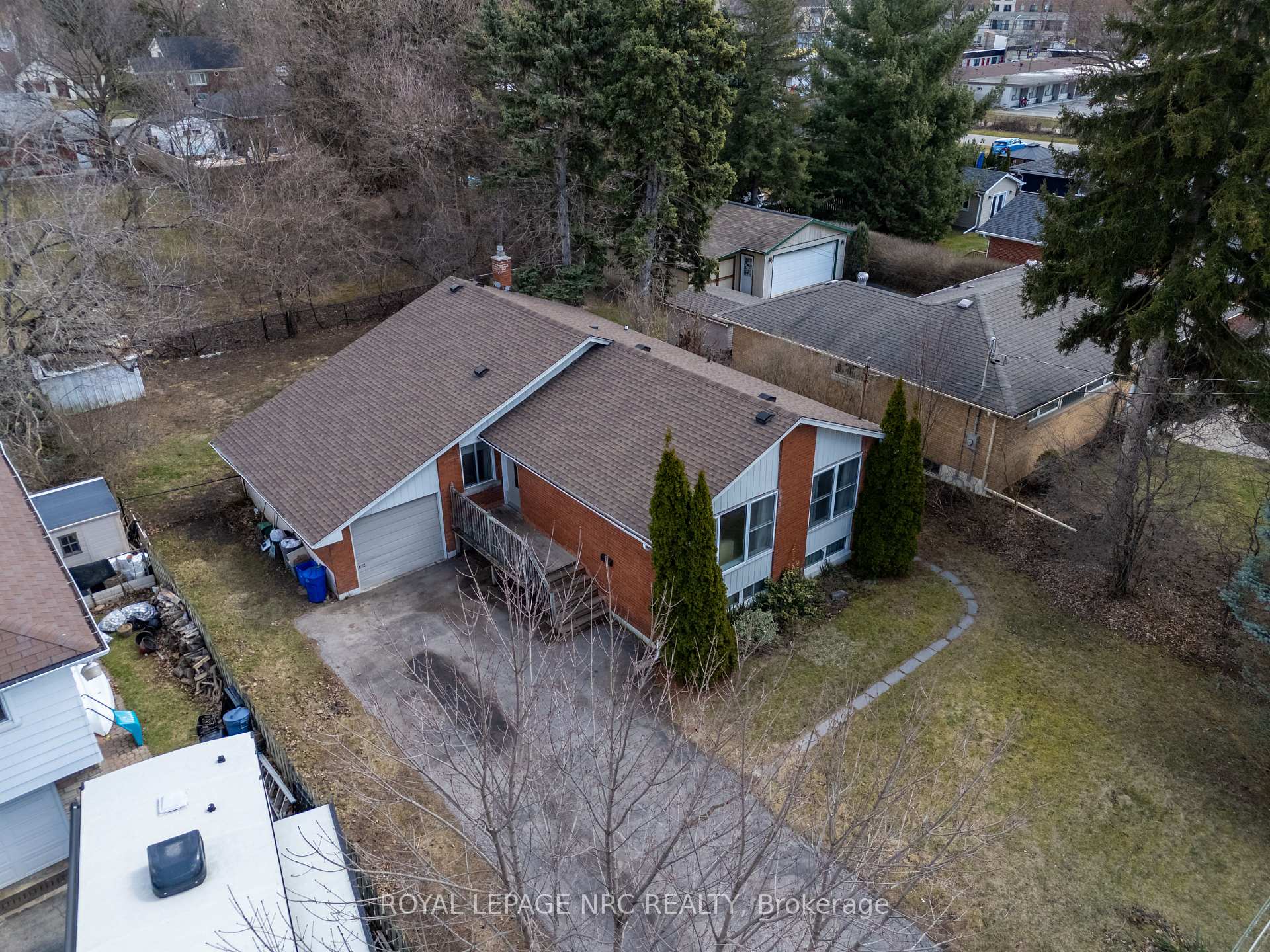 Photo 3 of 1053 Maplehurst Avenue, Burlington, LaSalle — HOMEH
