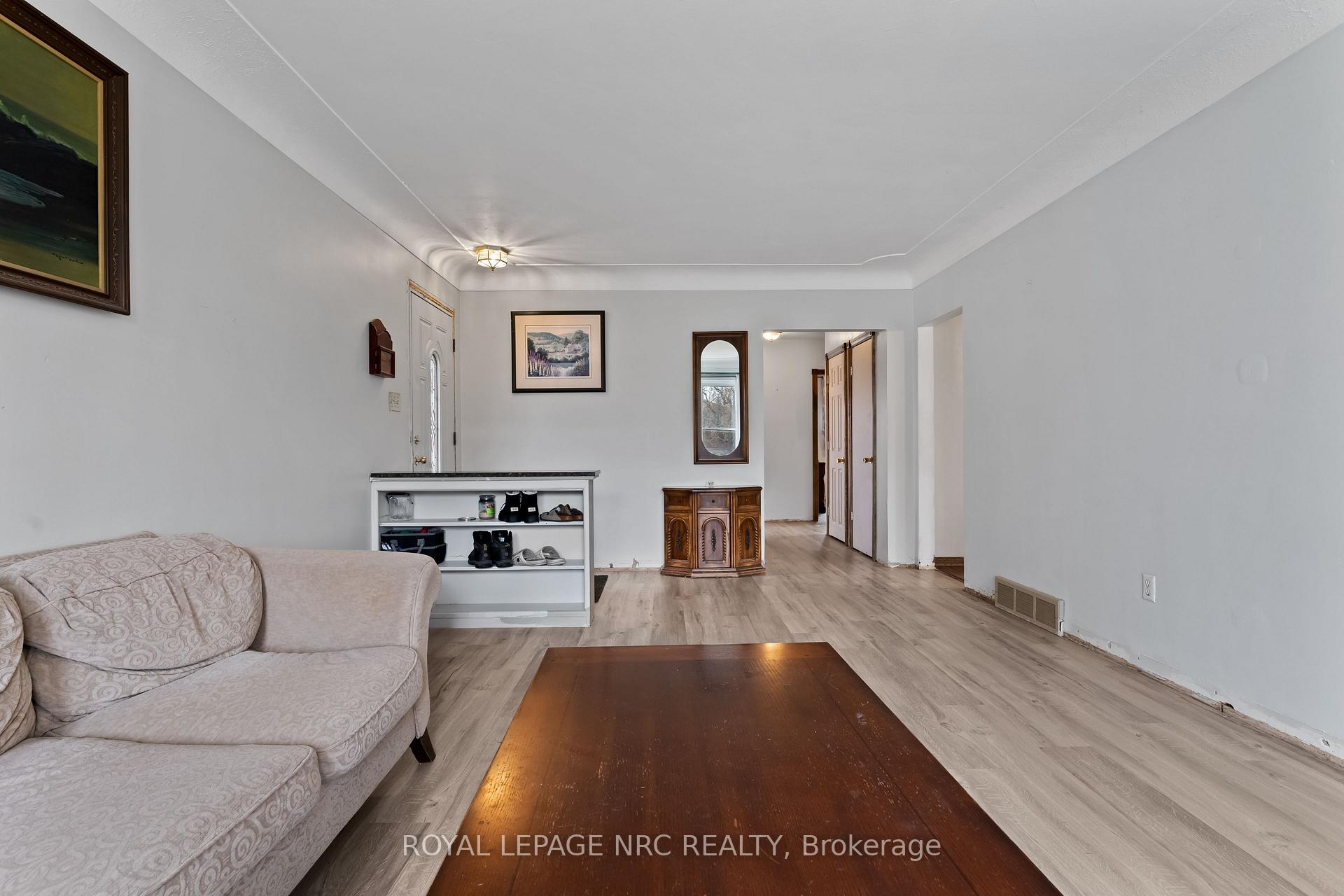 Photo 6 of 1053 Maplehurst Avenue, Burlington, LaSalle — HOMEH