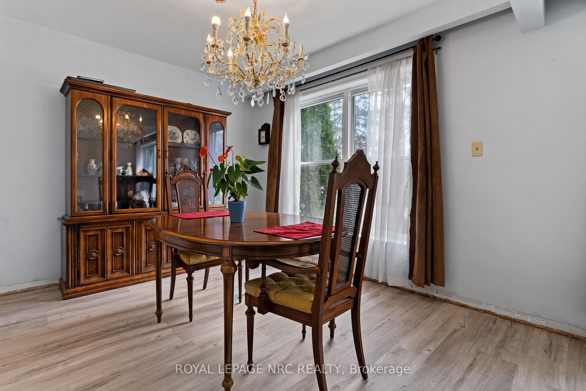Photo 9 of 1053 Maplehurst Avenue, Burlington, LaSalle — HOMEH