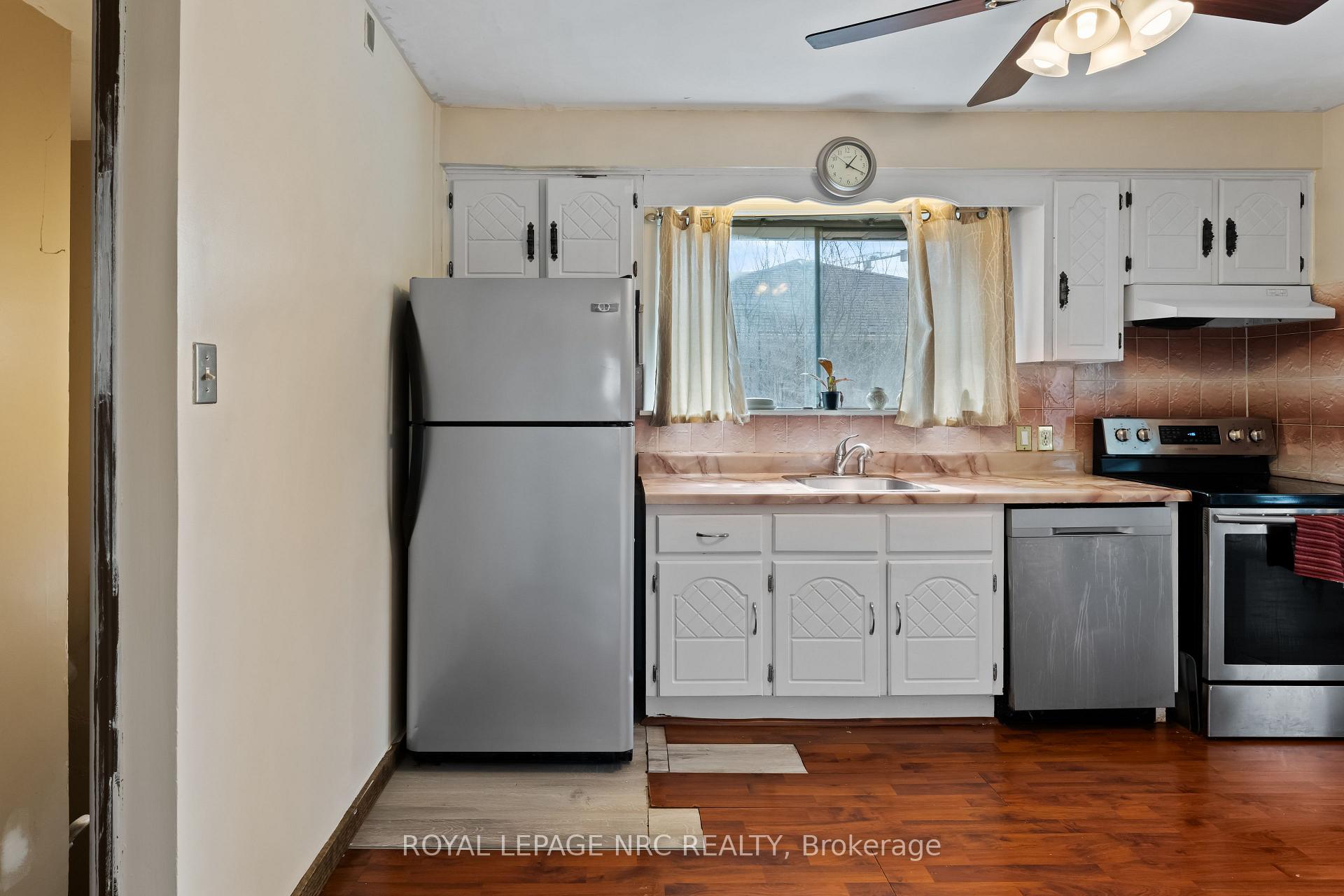 Photo 10 of 1053 Maplehurst Avenue, Burlington, LaSalle — HOMEH