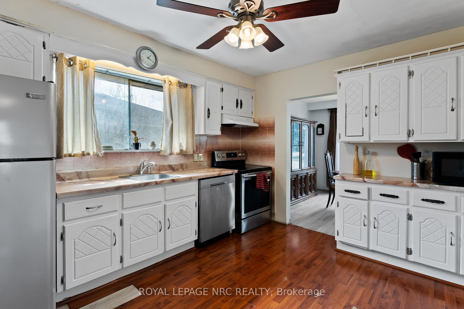 Photo 11 of 1053 Maplehurst Avenue, Burlington, LaSalle — HOMEH