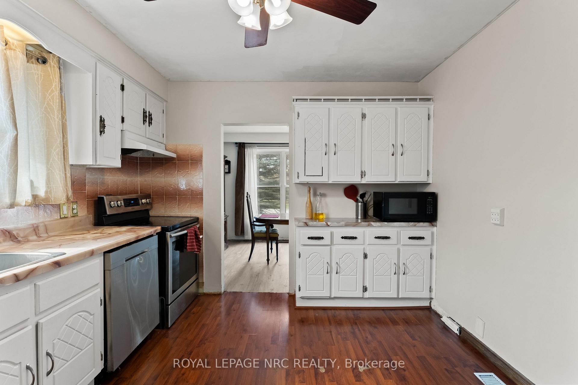 Photo 12 of 1053 Maplehurst Avenue, Burlington, LaSalle — HOMEH