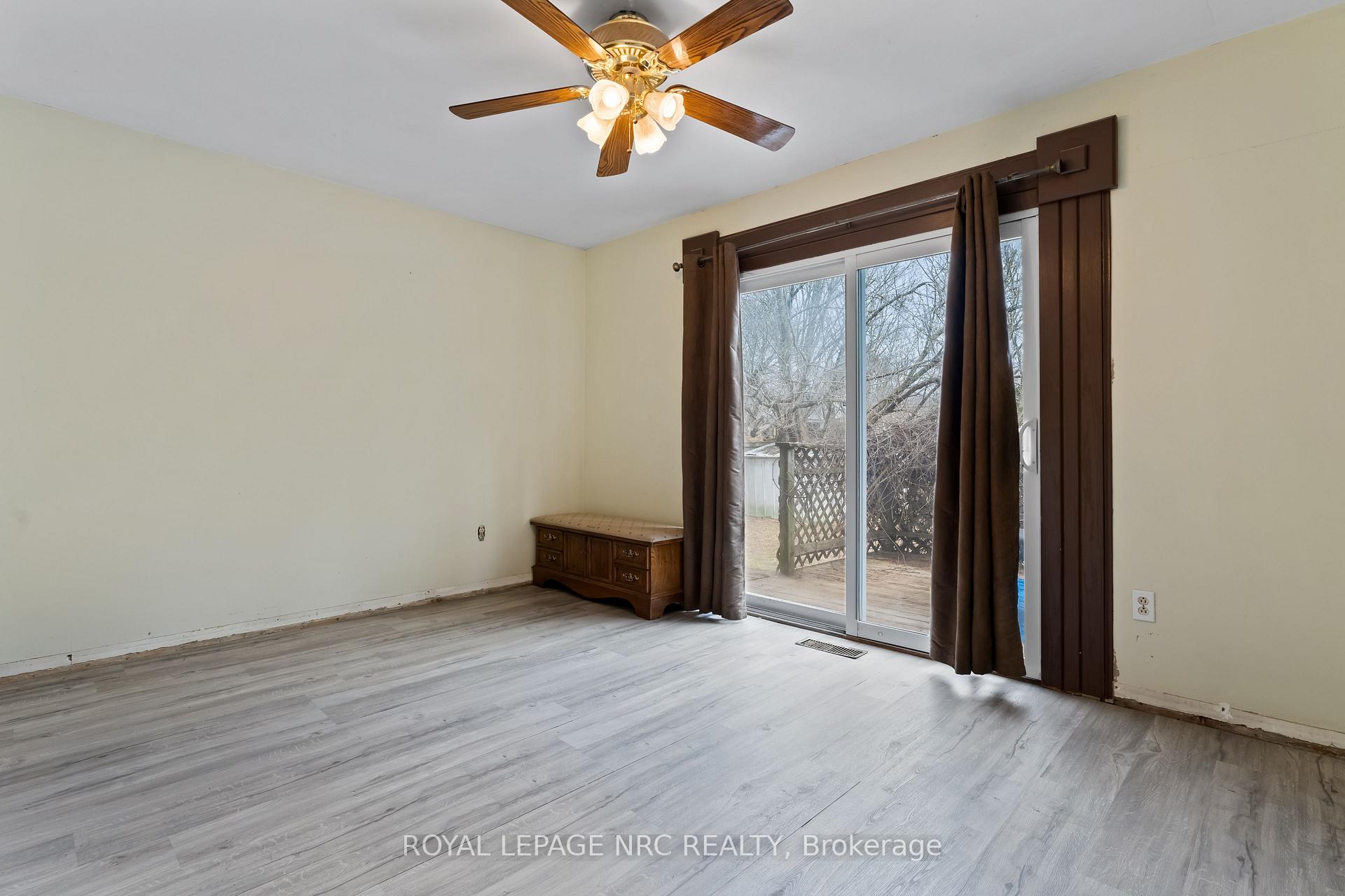 Photo 13 of 1053 Maplehurst Avenue, Burlington, LaSalle — HOMEH