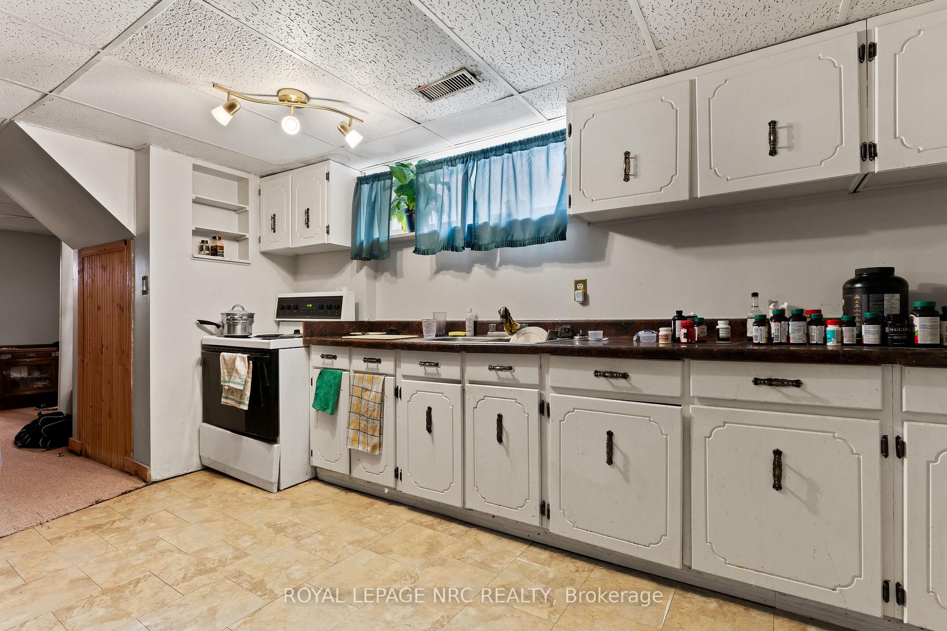 Photo 21 of 1053 Maplehurst Avenue, Burlington, LaSalle — HOMEH