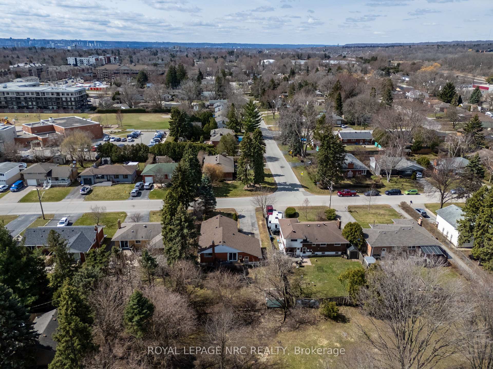 Photo 31 of 1053 Maplehurst Avenue, Burlington, LaSalle — HOMEH
