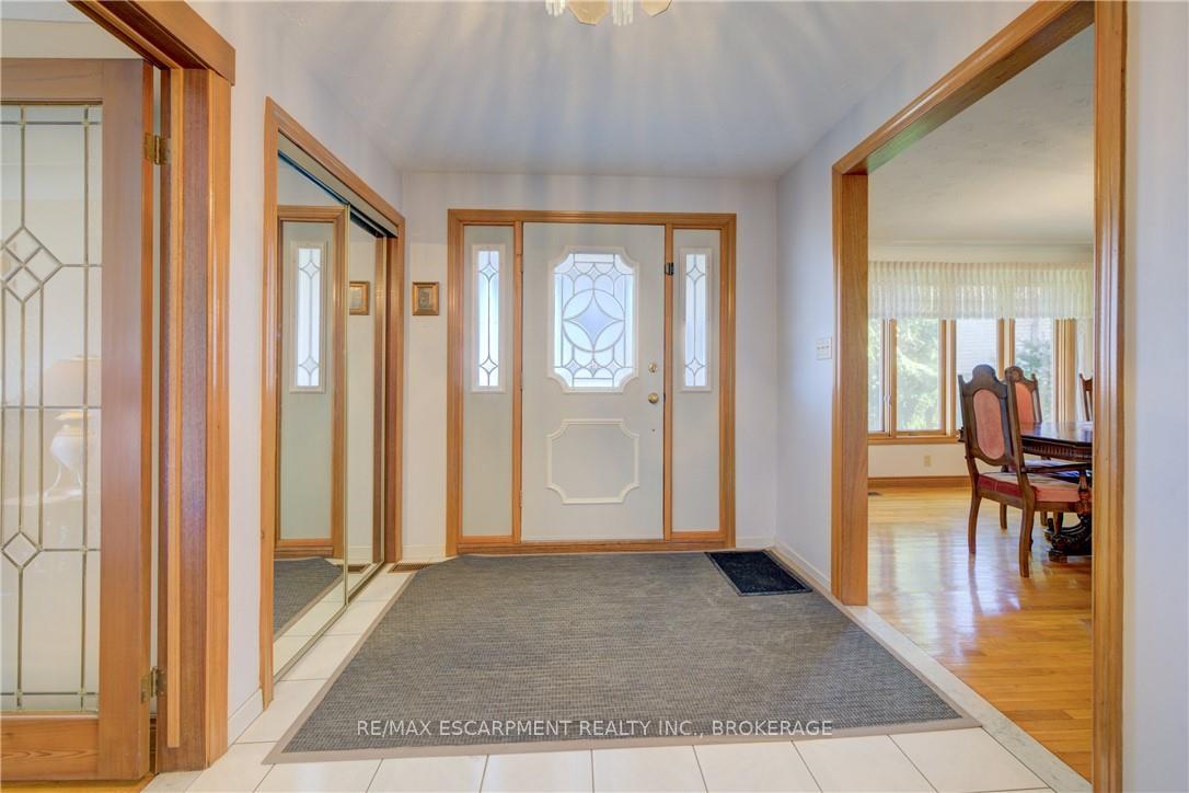 Photo 4 of 9 Stonecliff Court, Hamilton, Gilkson — HOMEH