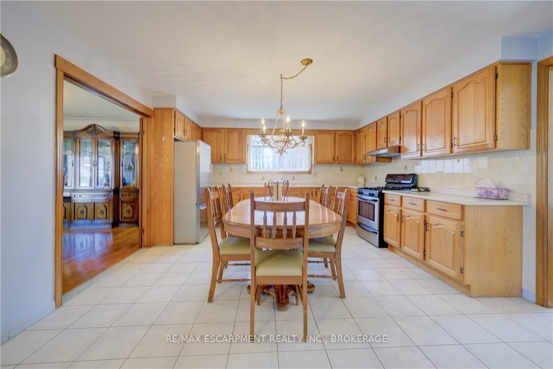 Photo 6 of 9 Stonecliff Court, Hamilton, Gilkson — HOMEH