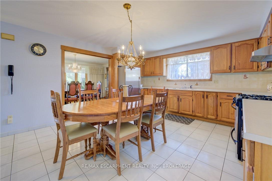 Photo 7 of 9 Stonecliff Court, Hamilton, Gilkson — HOMEH
