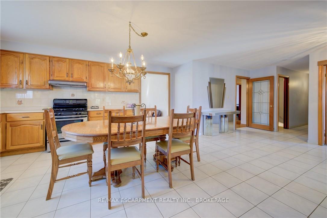 Photo 8 of 9 Stonecliff Court, Hamilton, Gilkson — HOMEH